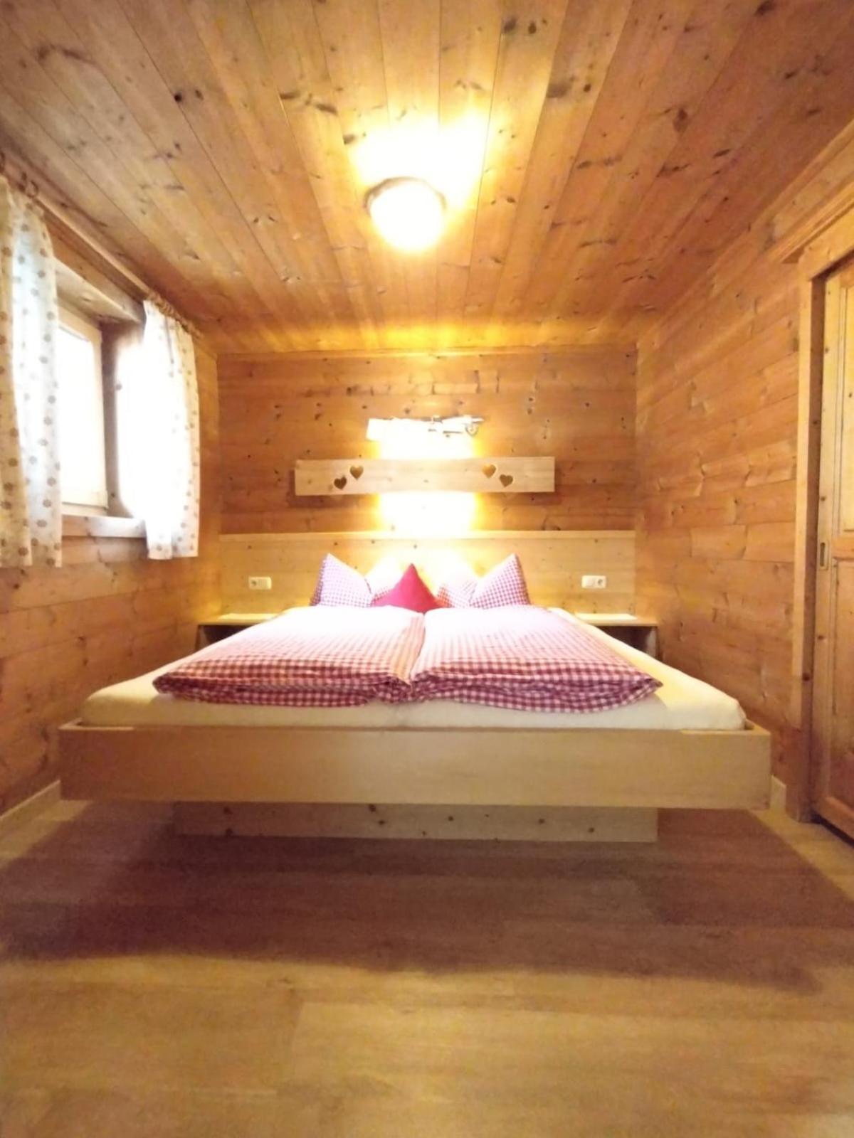 Two-Bedroom Apartment with Mountain View photo 3