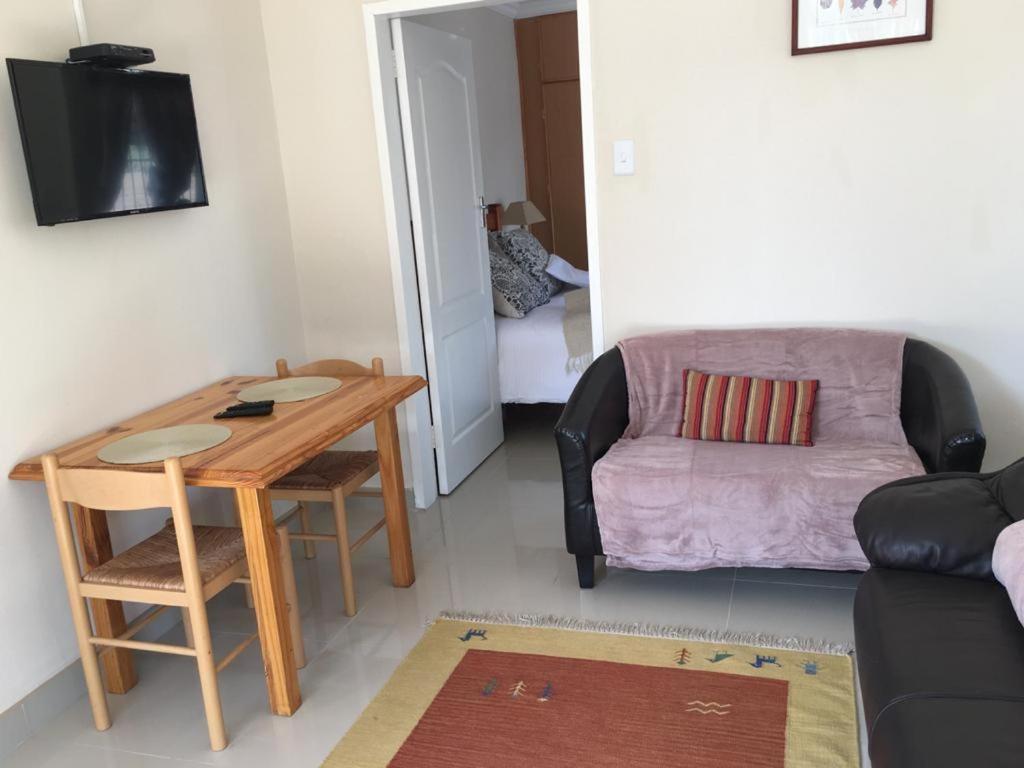 Basic Apartment photo 3