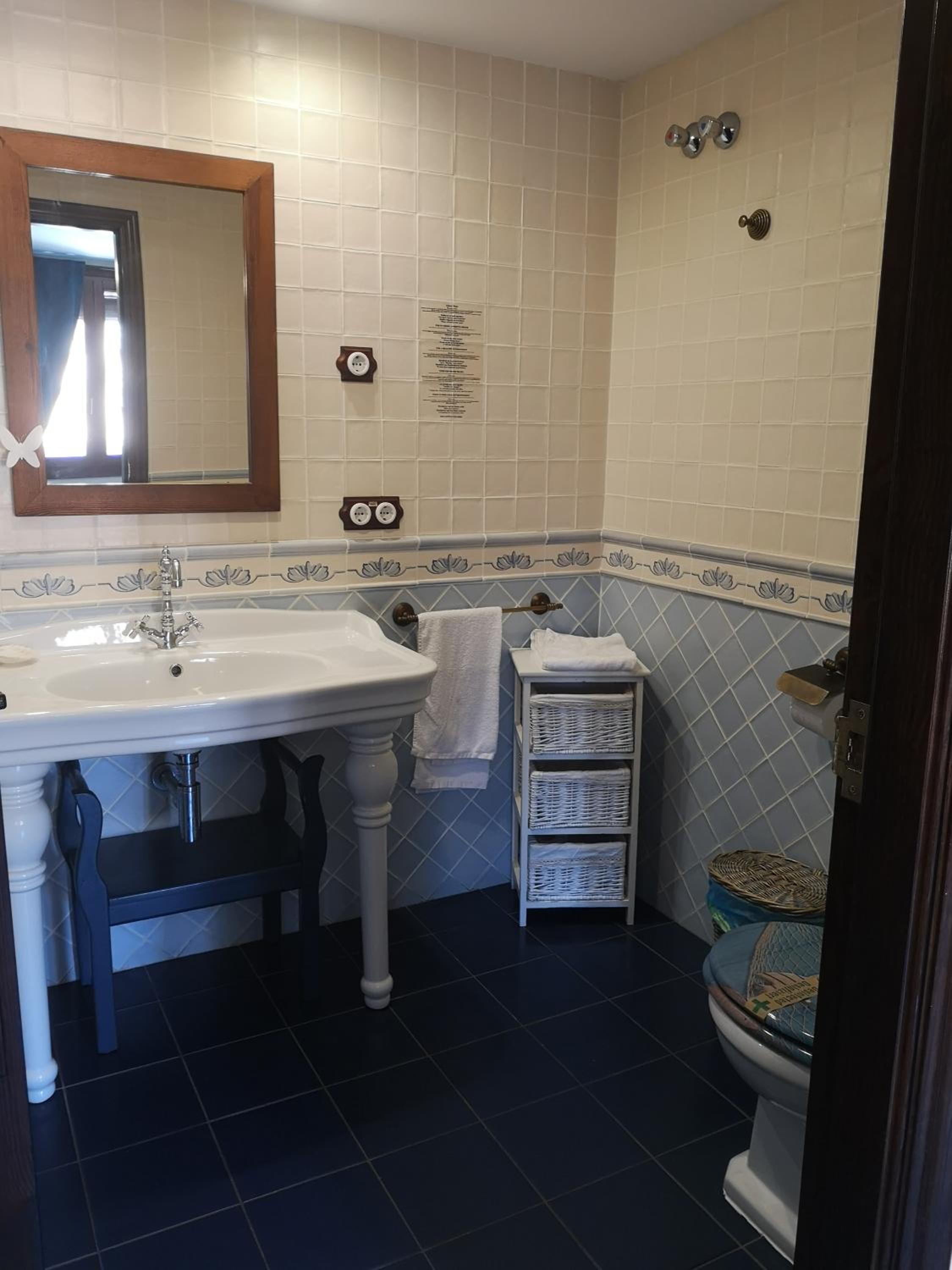 Double Room with Private Bathroom photo 3