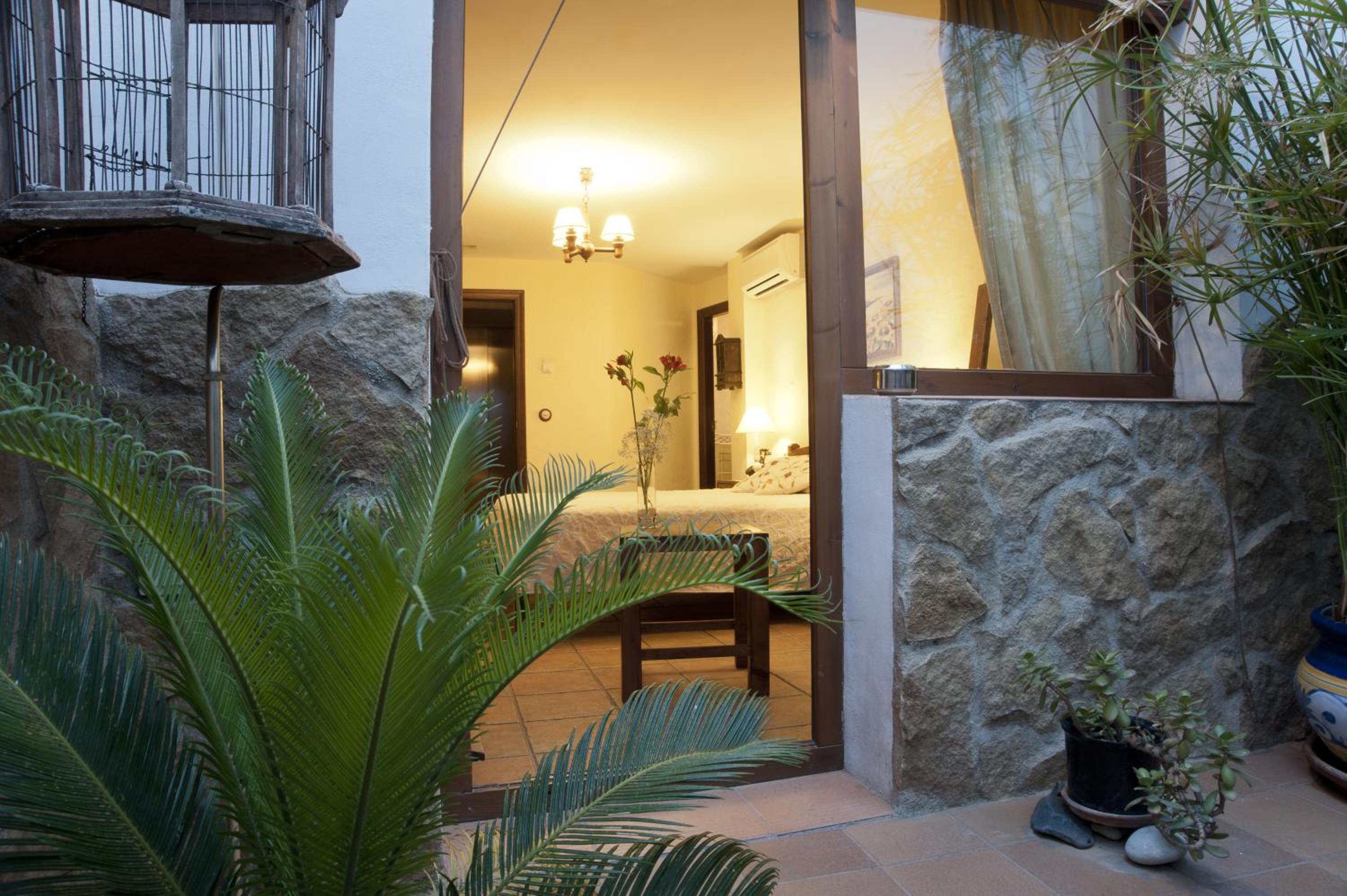 Double Room with Patio photo 3