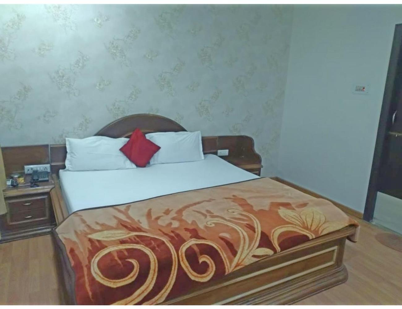 Budget Double Room photo 3