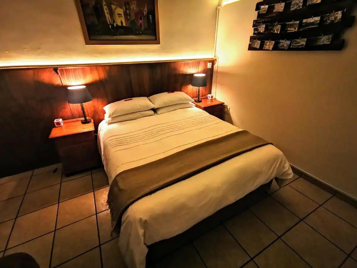 Queen Room photo 1