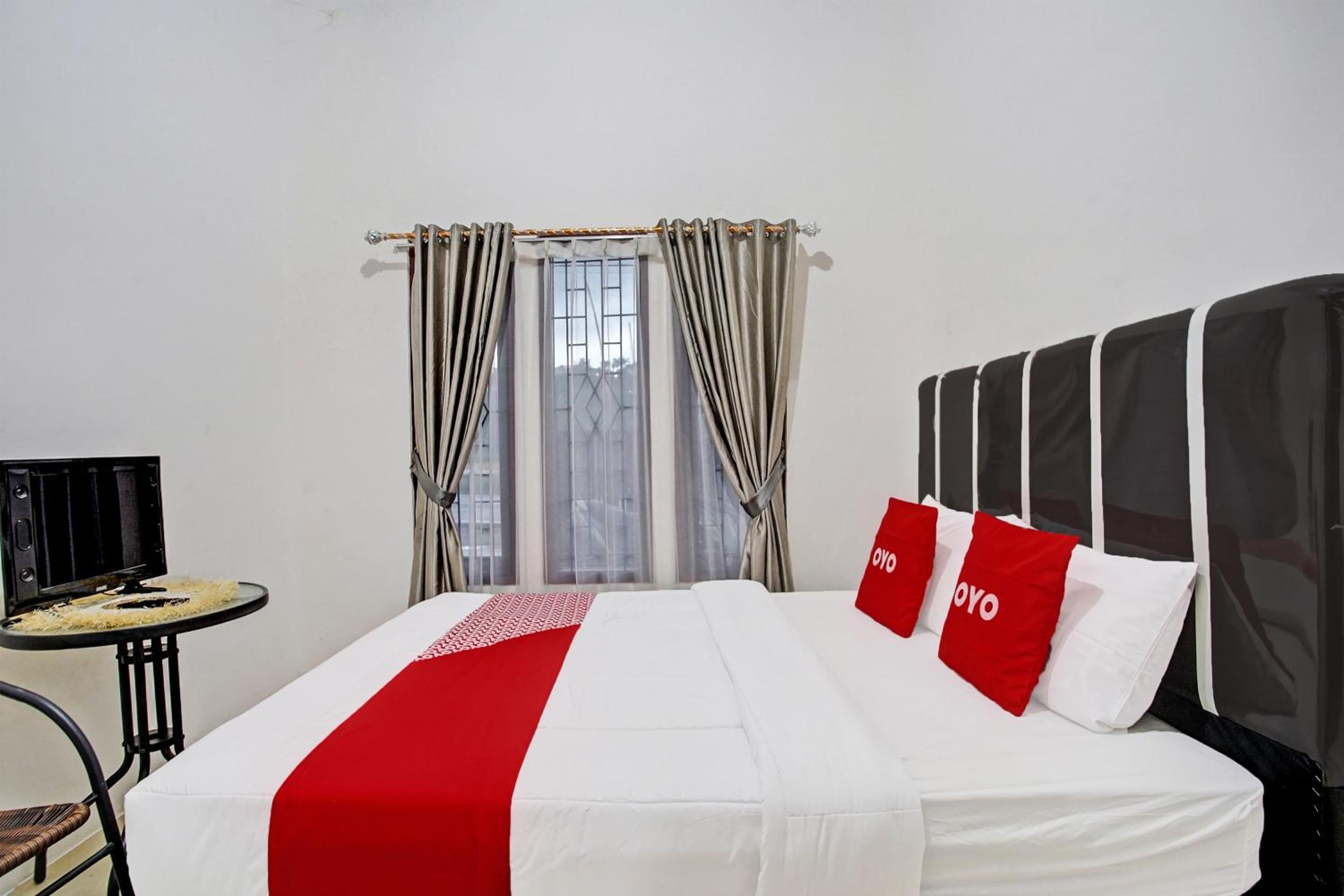 Deluxe King Room photo 3