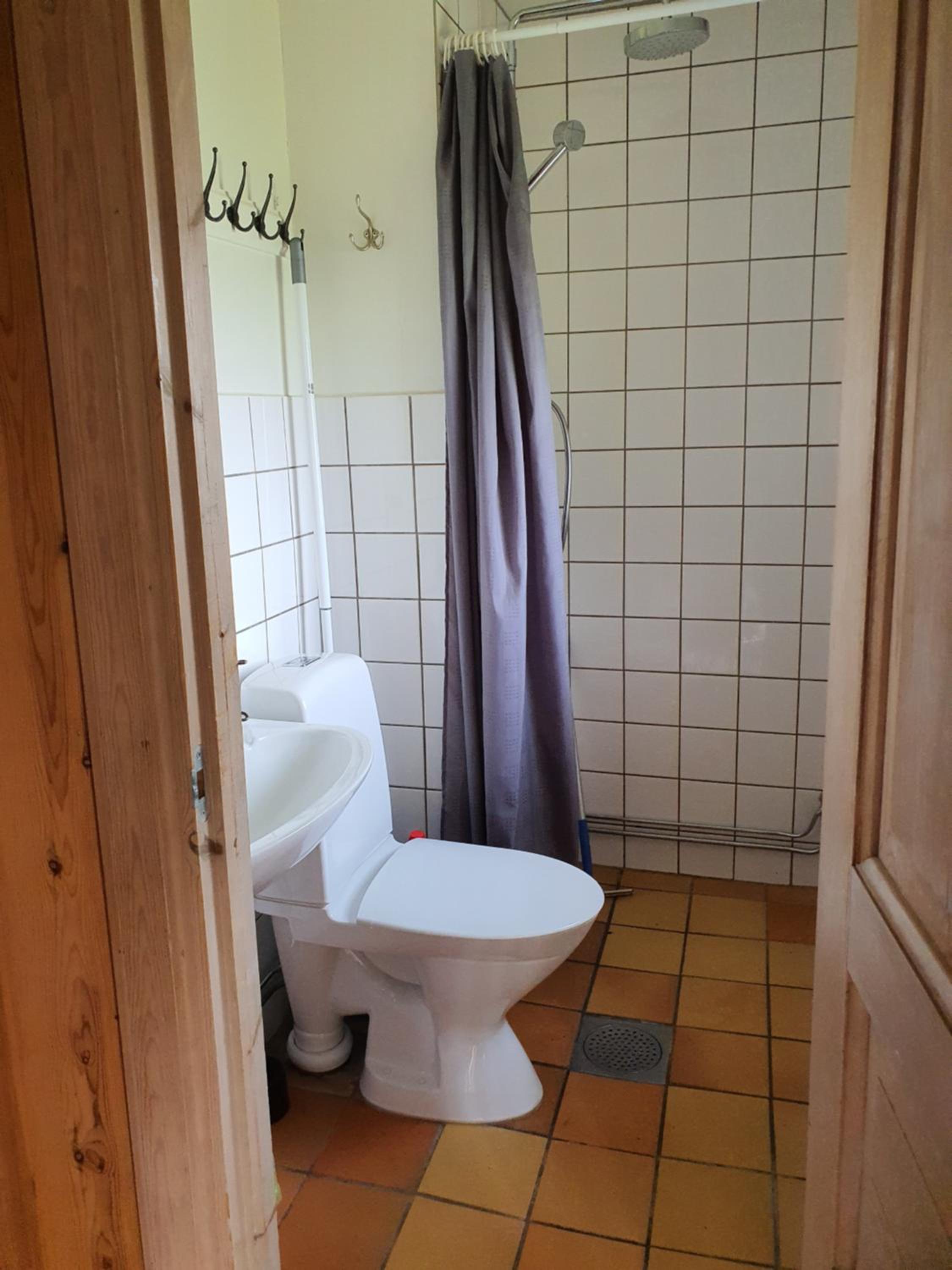 Family Room with Shower photo 3