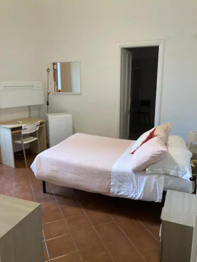 Double Room with Private External Bathroom photo 1