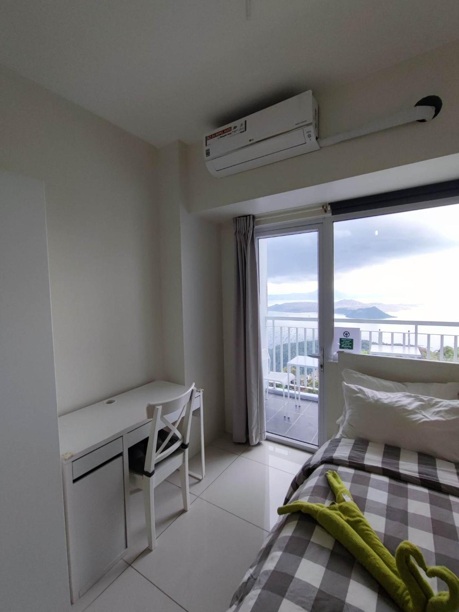 Deluxe Double Room with Balcony and Sea View