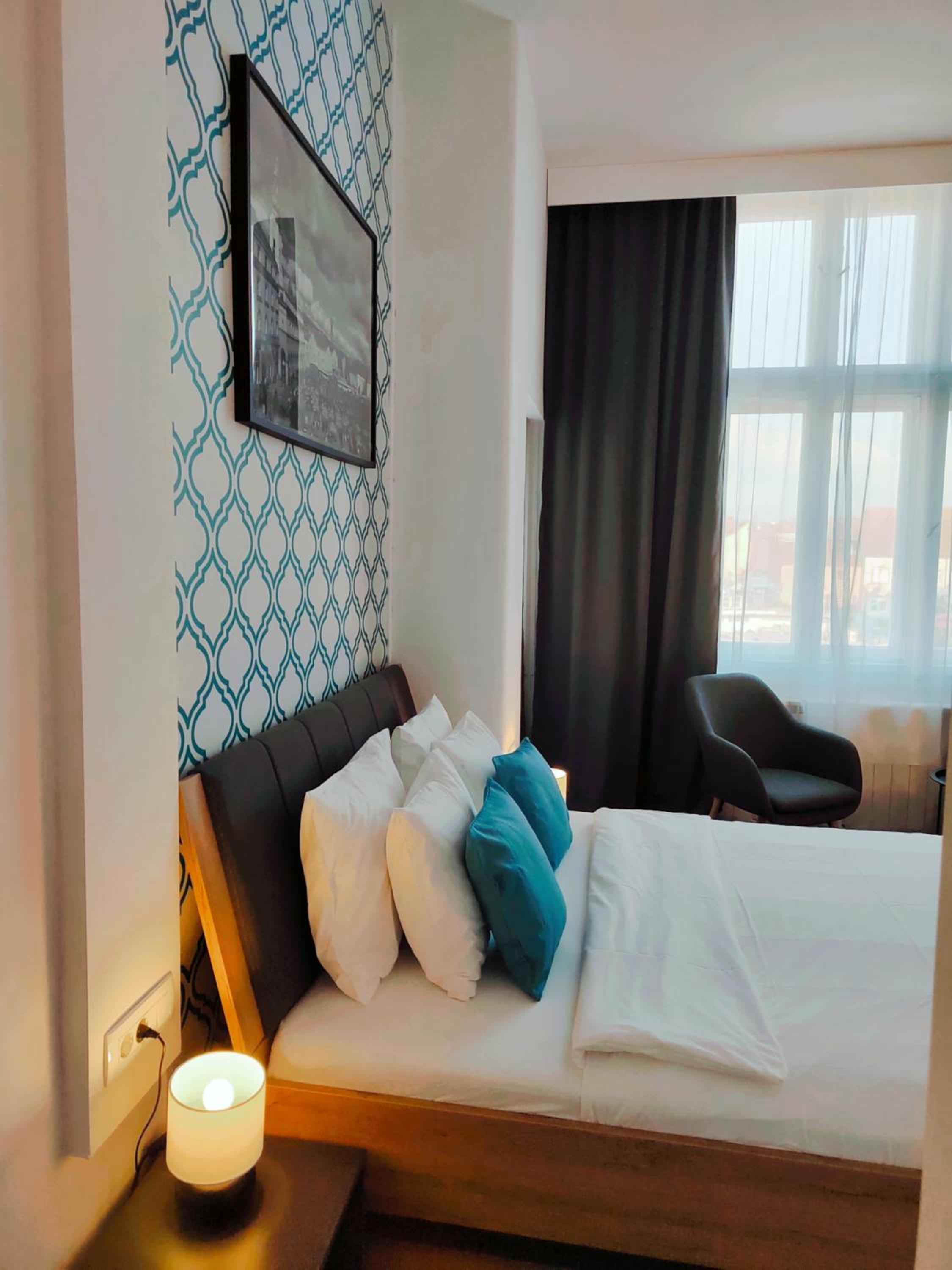 Double Room with Private Bathroom - Photo 13