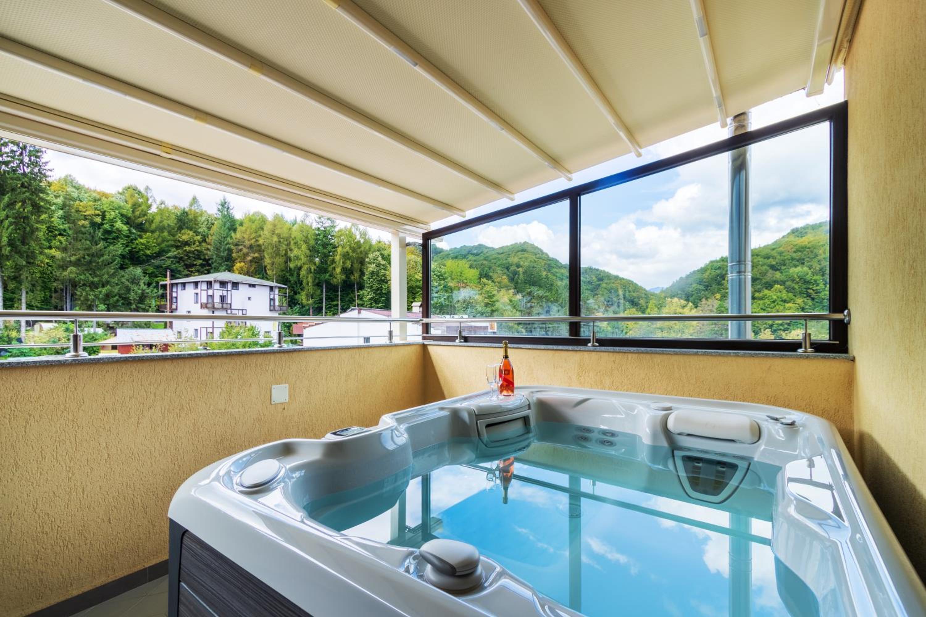 Apartment with Terrace - Photo 11