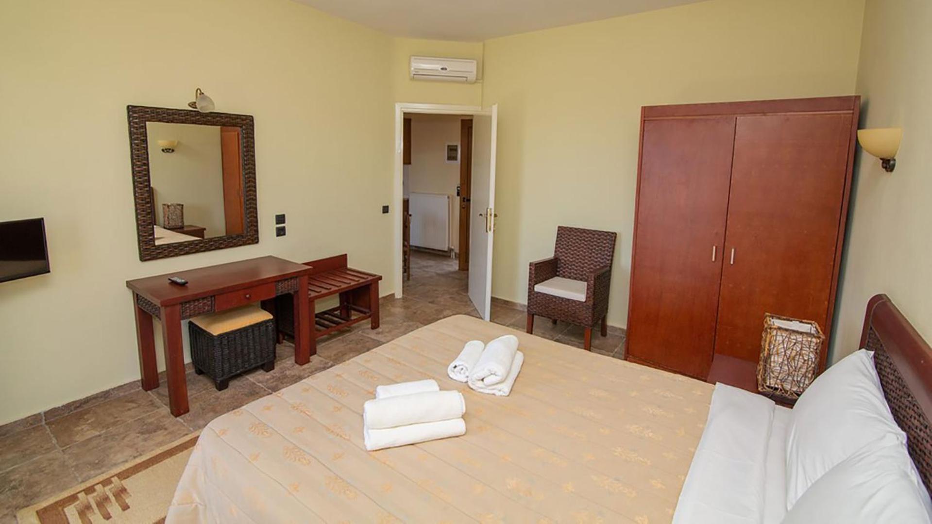 Apartment (3 Adults) with Panoramic View photo 2
