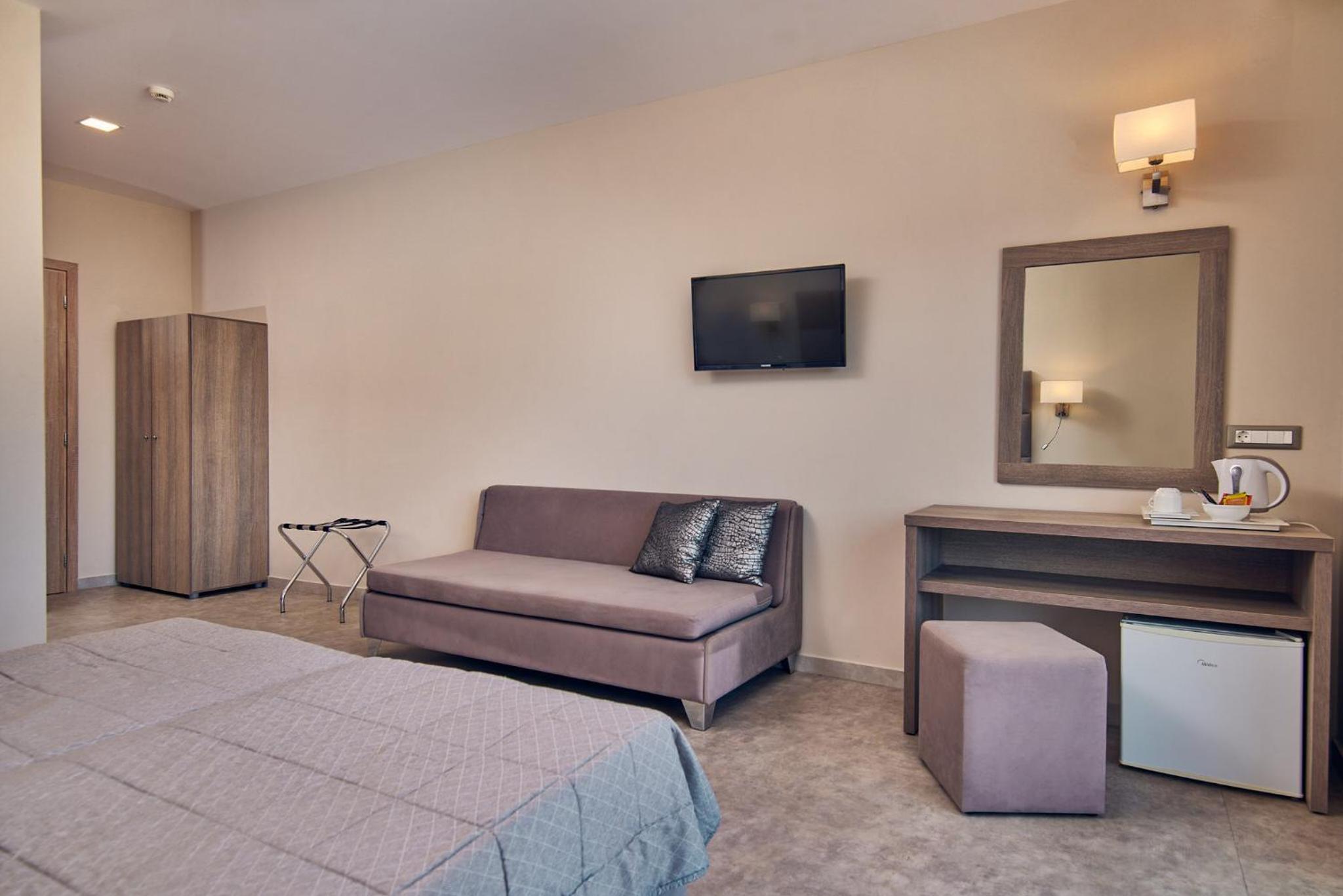 Standard Double or Twin Room with Garden View - Photo 5
