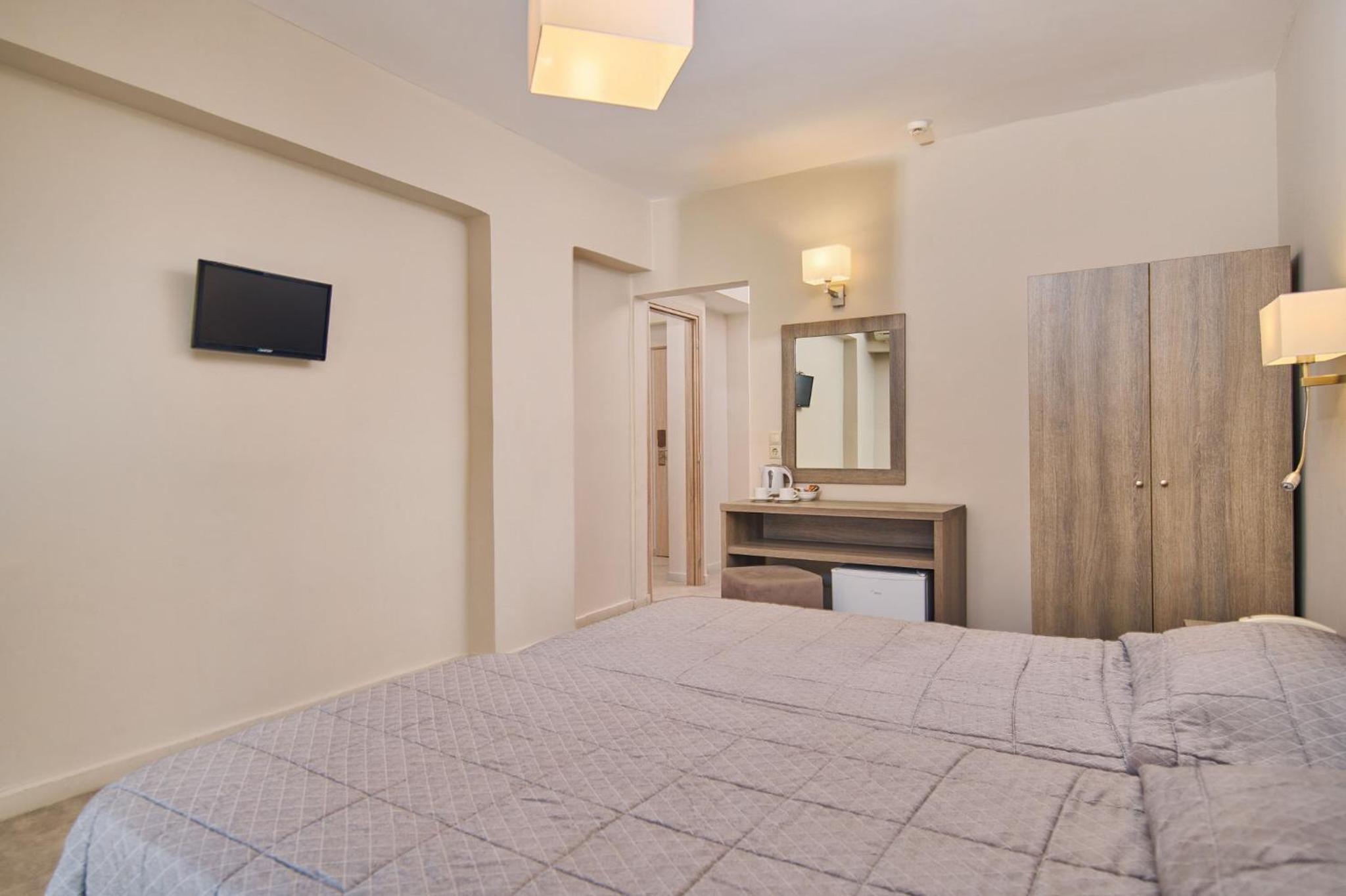 Standard Double or Twin Room with Garden View - Photo 3