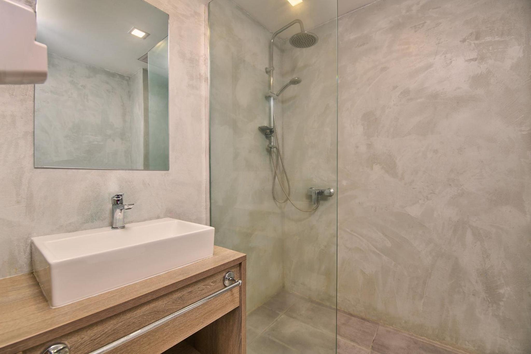 Standard Double or Twin Room with Garden View - Photo 9