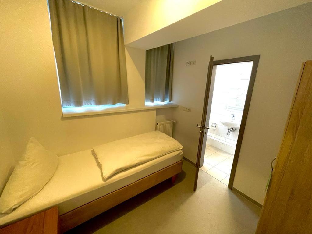 Budget Single Room photo 2