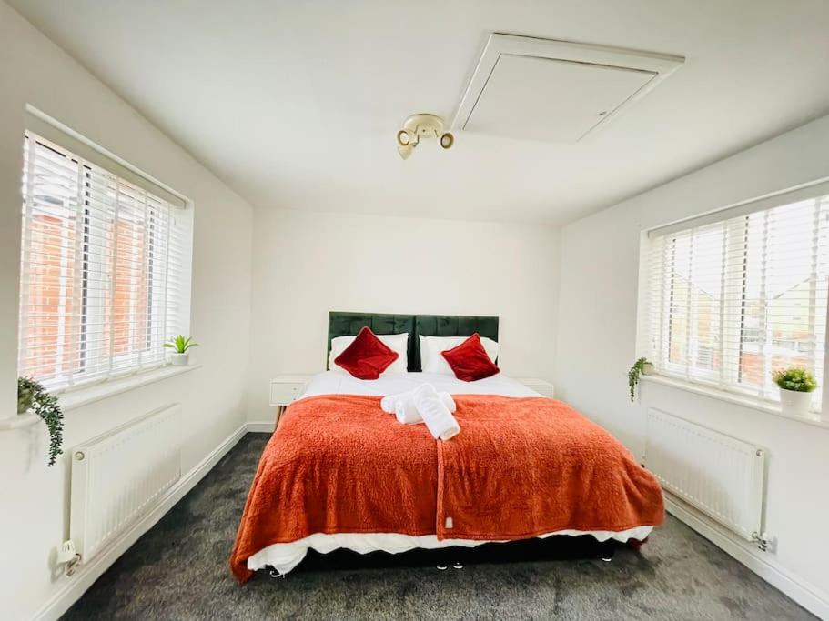 Four-Bedroom House photo 1