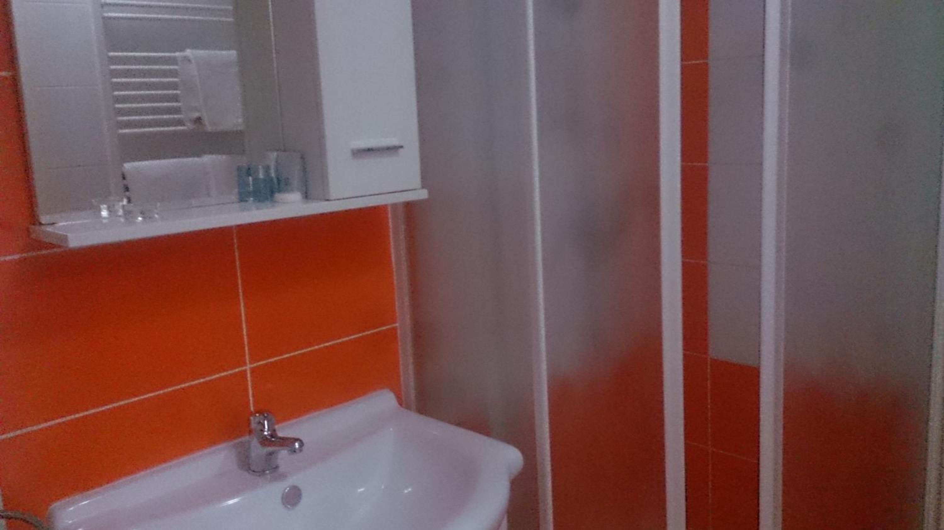 Double Room - Photo 8