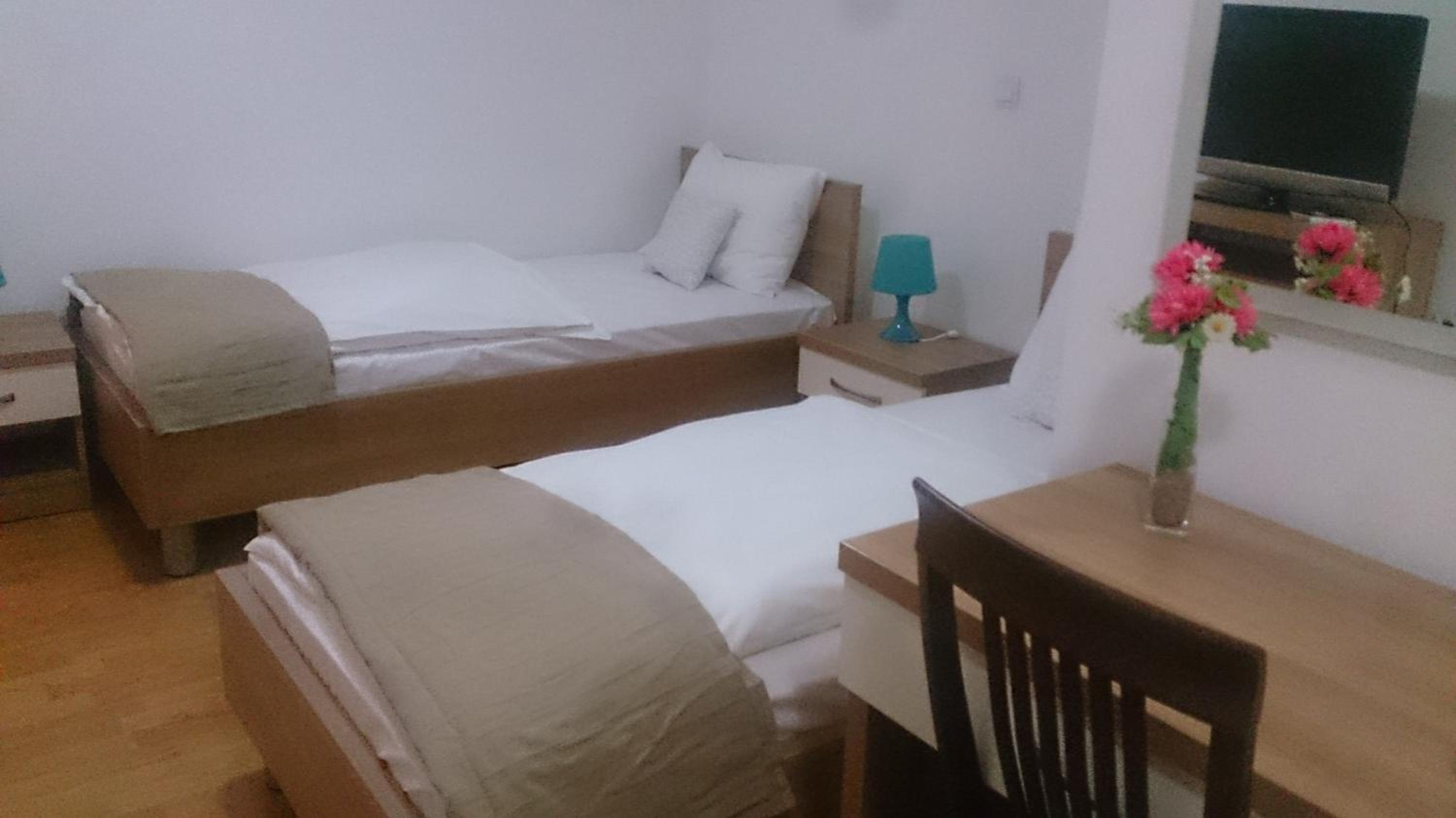 Twin Room - Photo 3