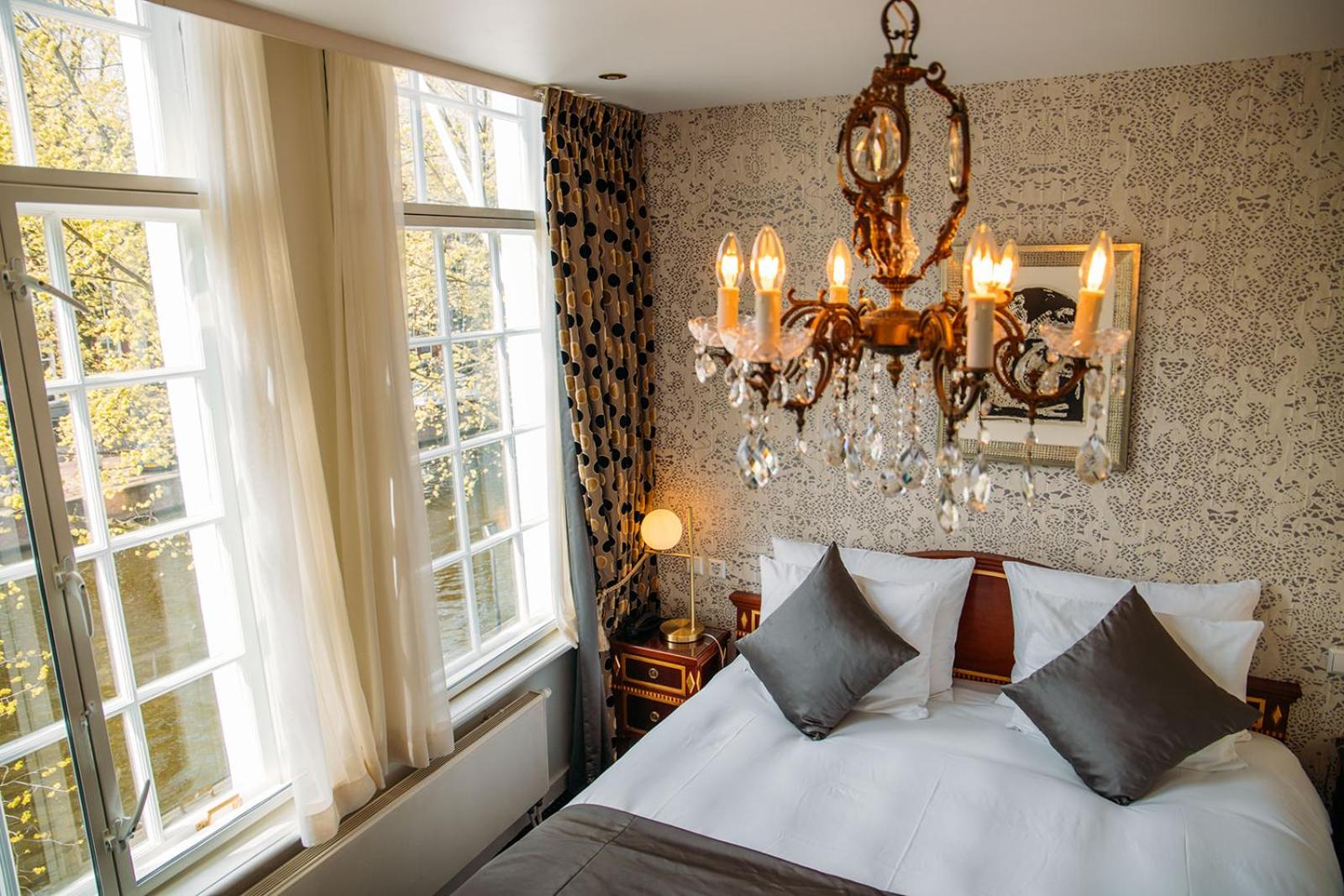 Classic Double or Twin Room with Canal View photo 3