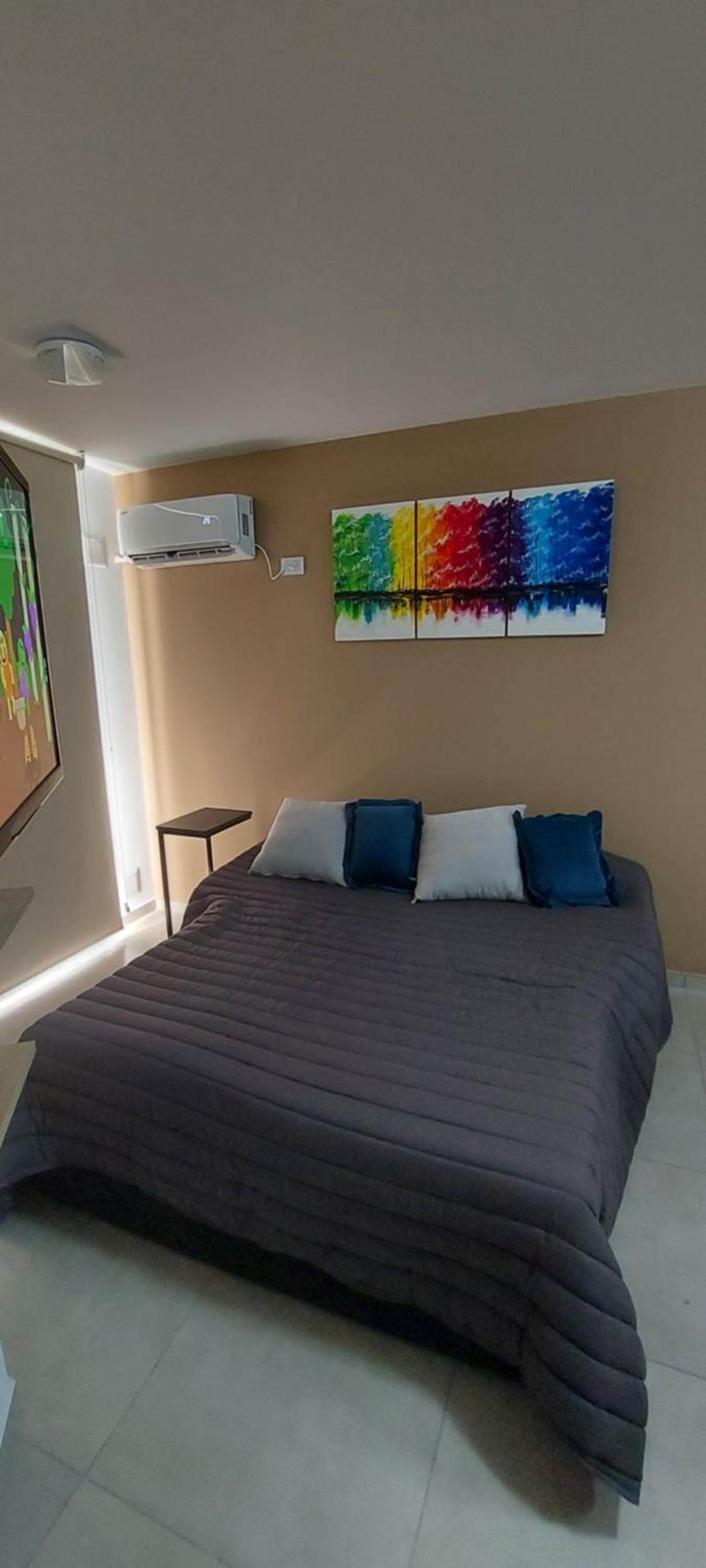 One-Bedroom Apartment photo 1