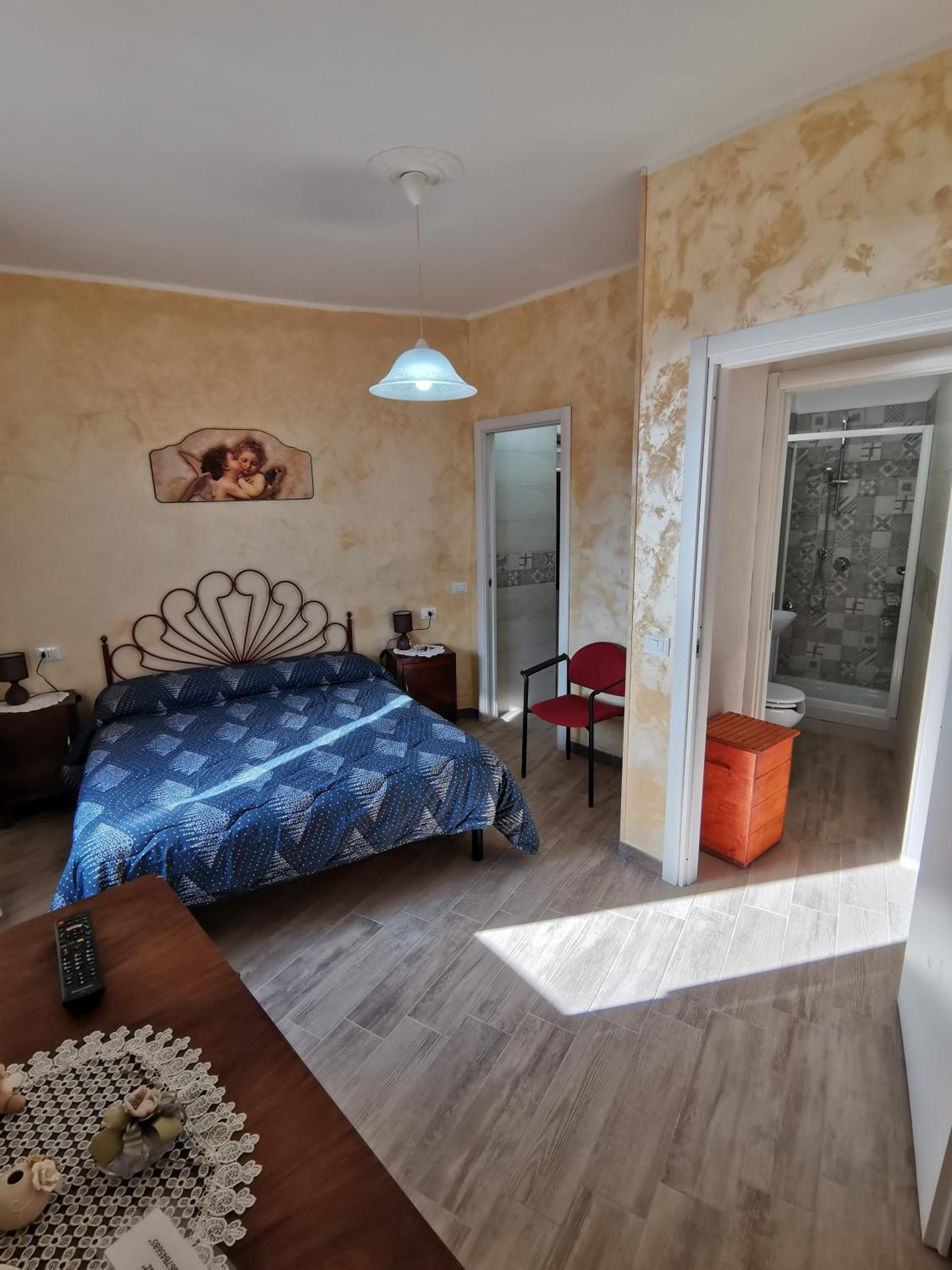 Two-Bedroom House - Photo 22
