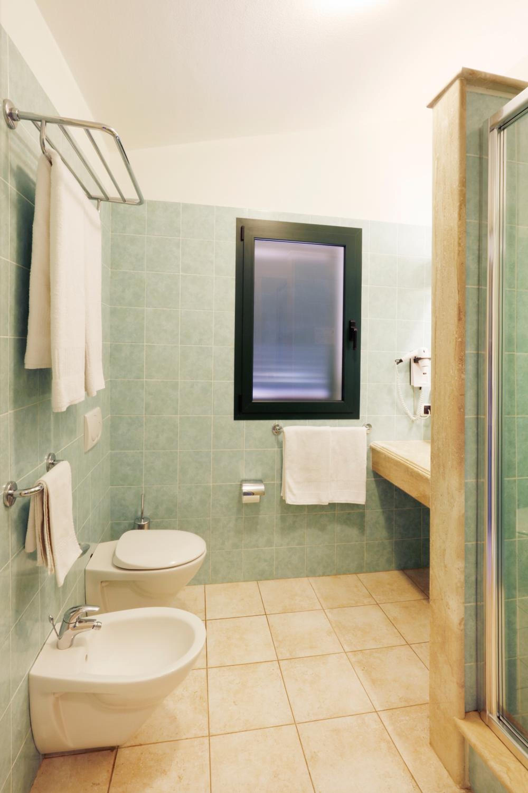 Double or Twin Room - Photo 4
