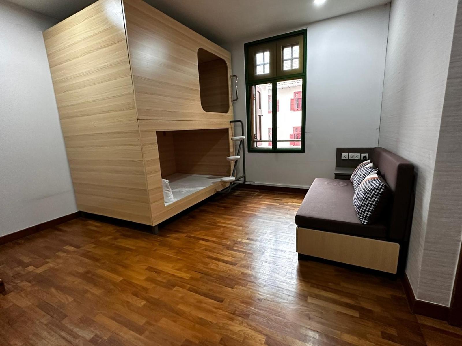  Private Room (2 Queen Pods + 1 Sofa Bed + Bathroom) photo 1