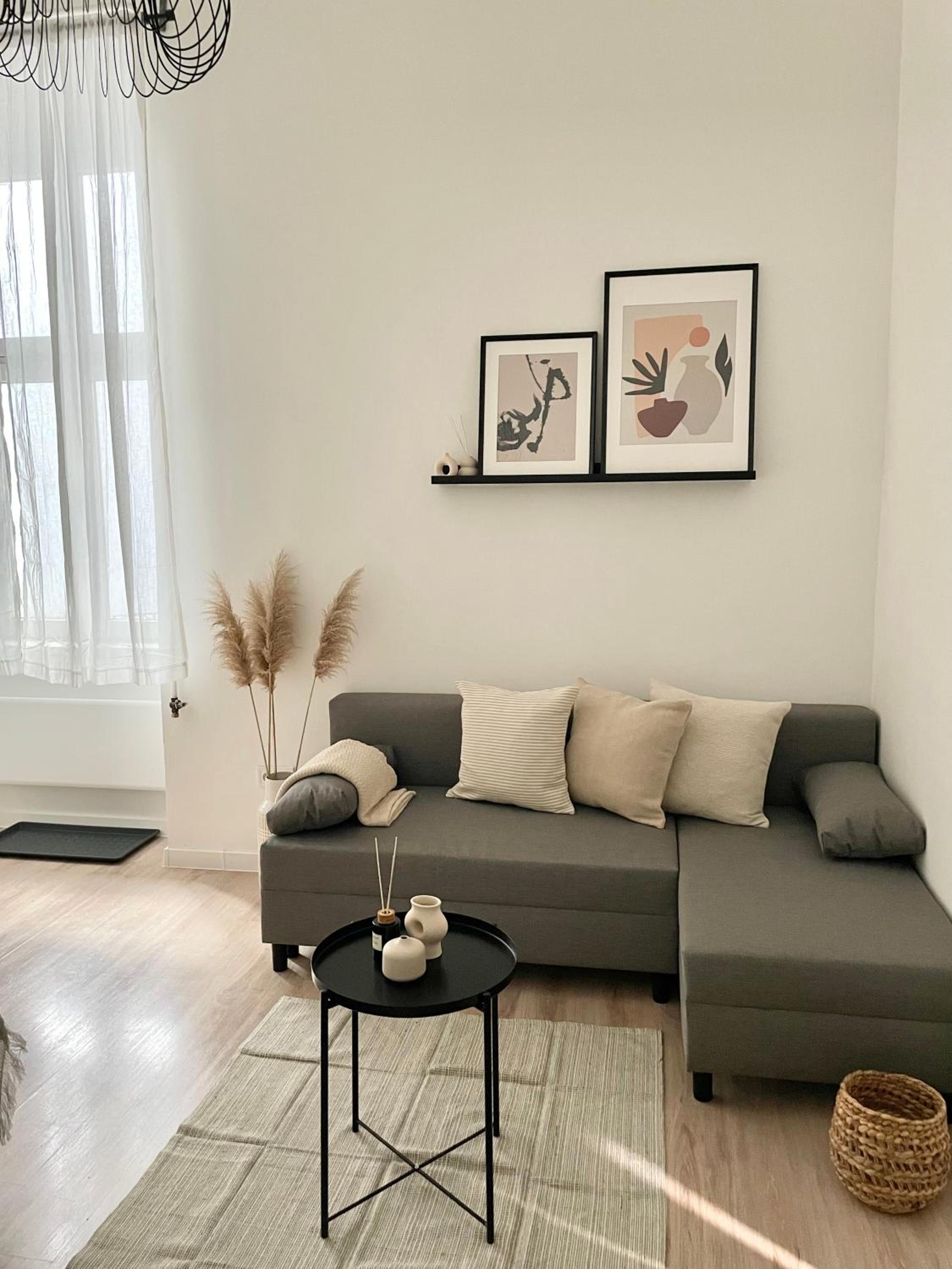 One-Bedroom Apartment - Photo 1