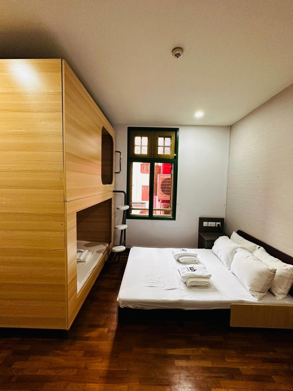  Private Room (2 Queen Pods + 1 Sofa Bed + Bathroom) photo 2