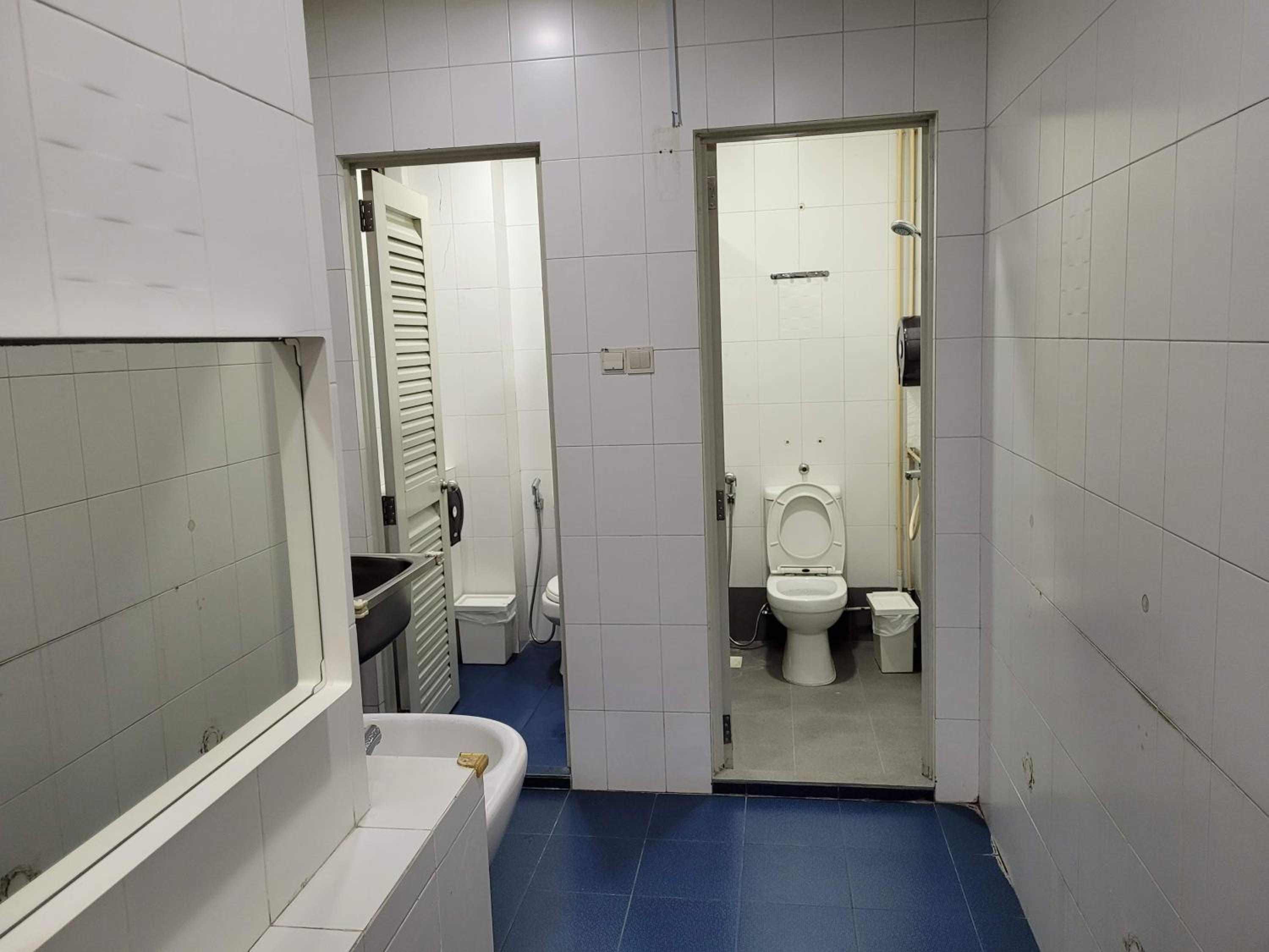  Private Room (2 Queen Pods + 1 Sofa Bed + Bathroom) photo 3
