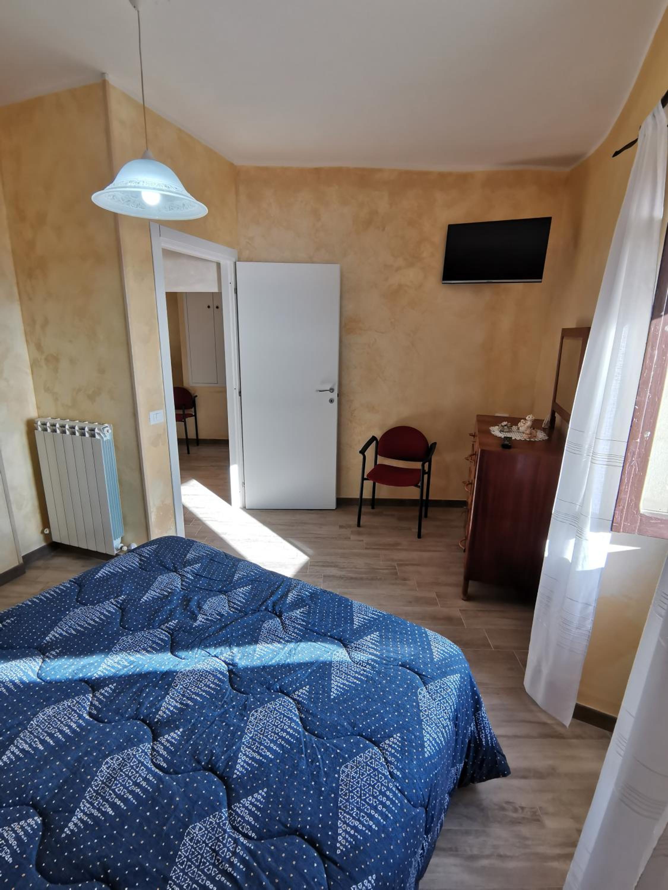 Two-Bedroom House - Photo 17