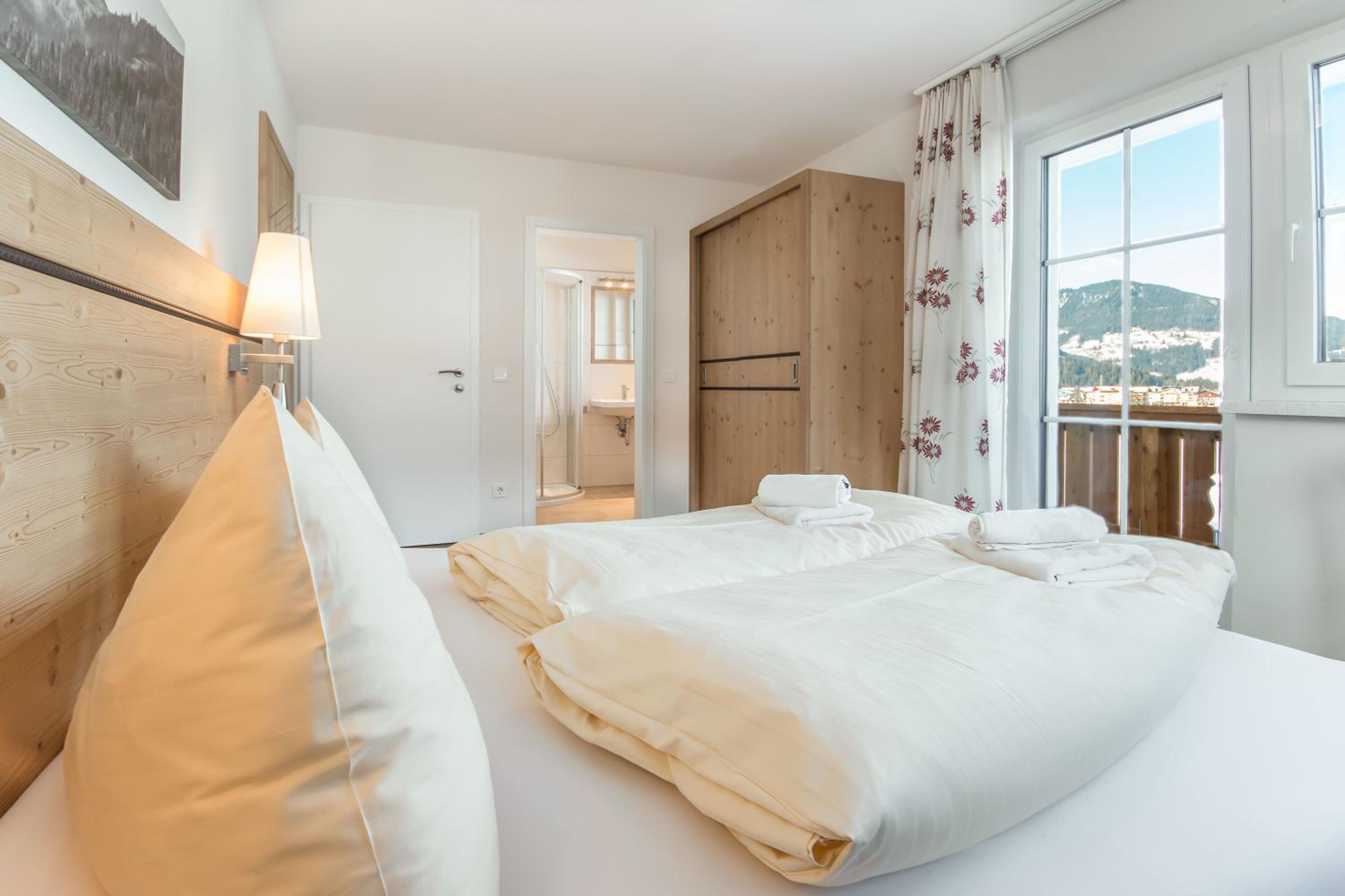 Large Two-Bedroom Apartment with Balcony - Photo 14