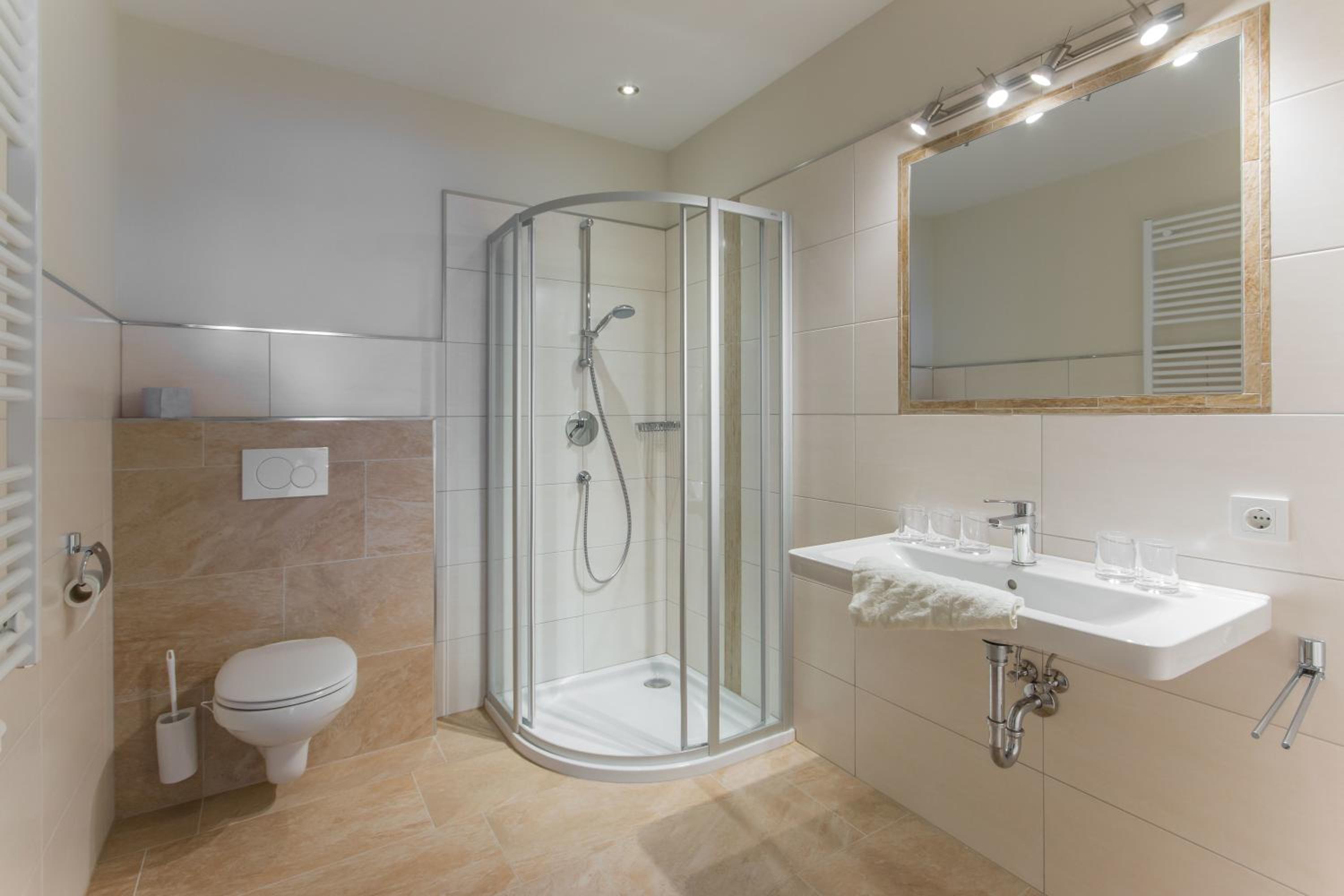 Double Room with Balcony - Photo 2