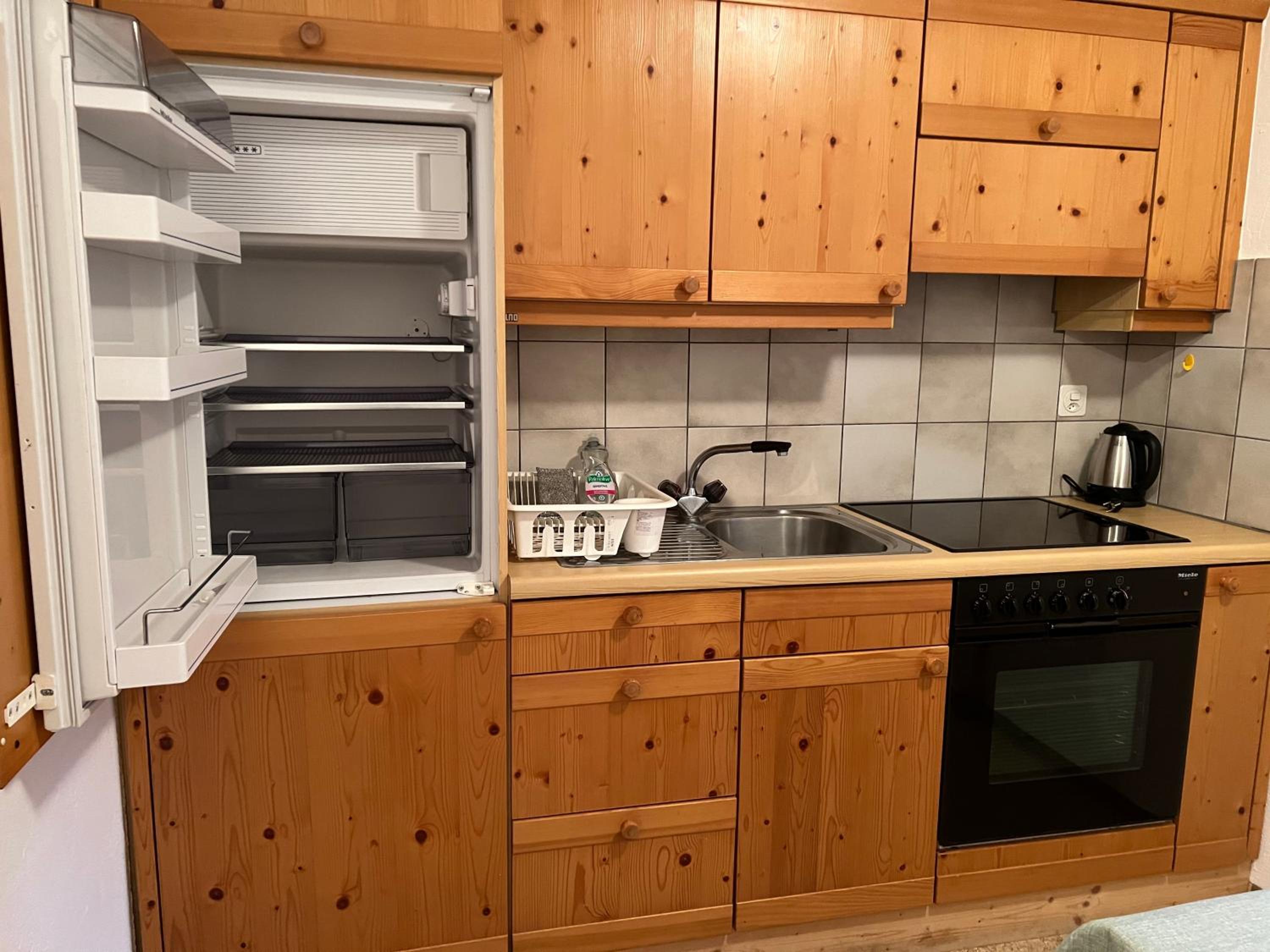 Two-Bedroom House - Photo 3