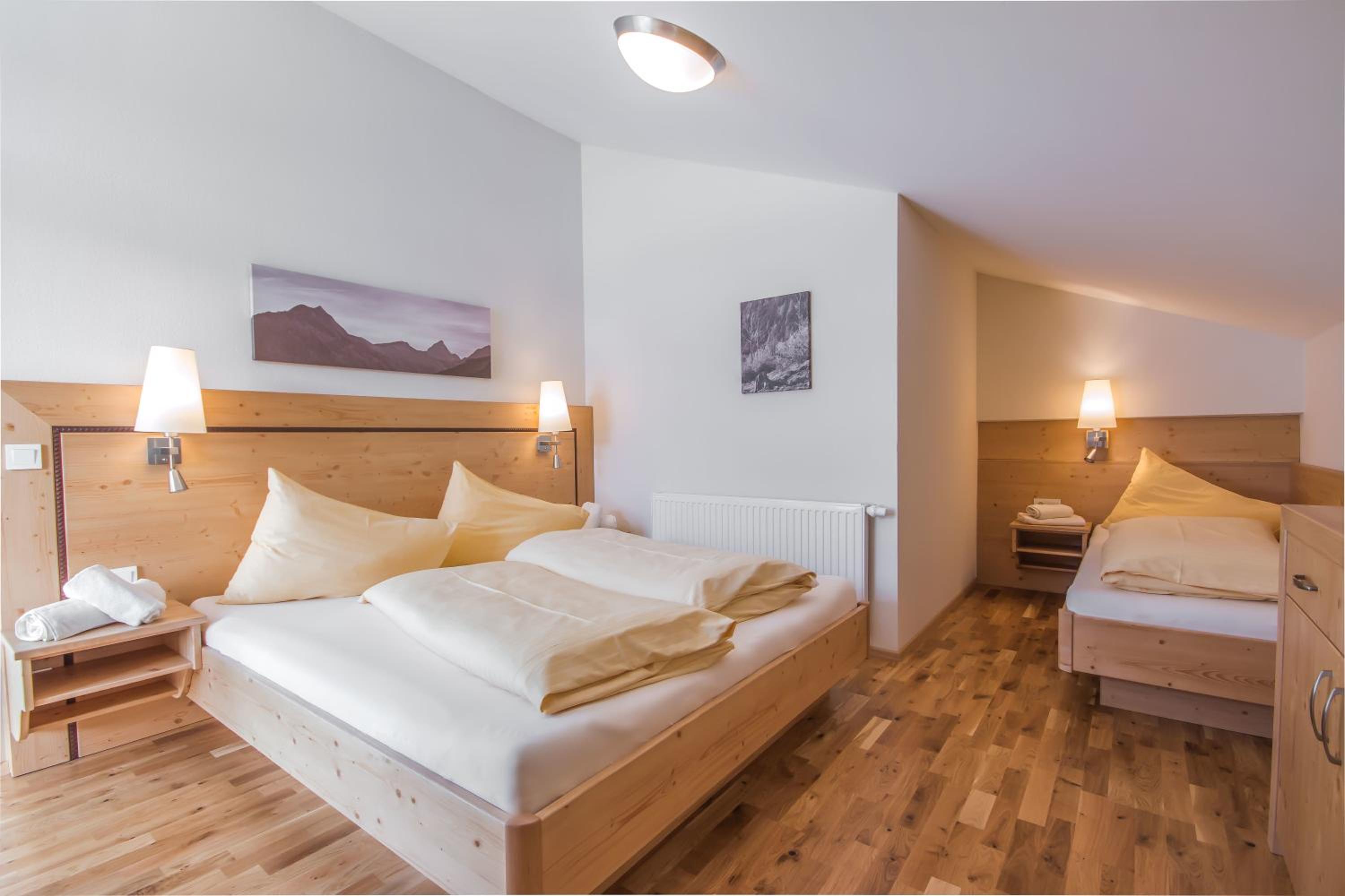 Large Two-Bedroom Apartment with Balcony - Photo 16