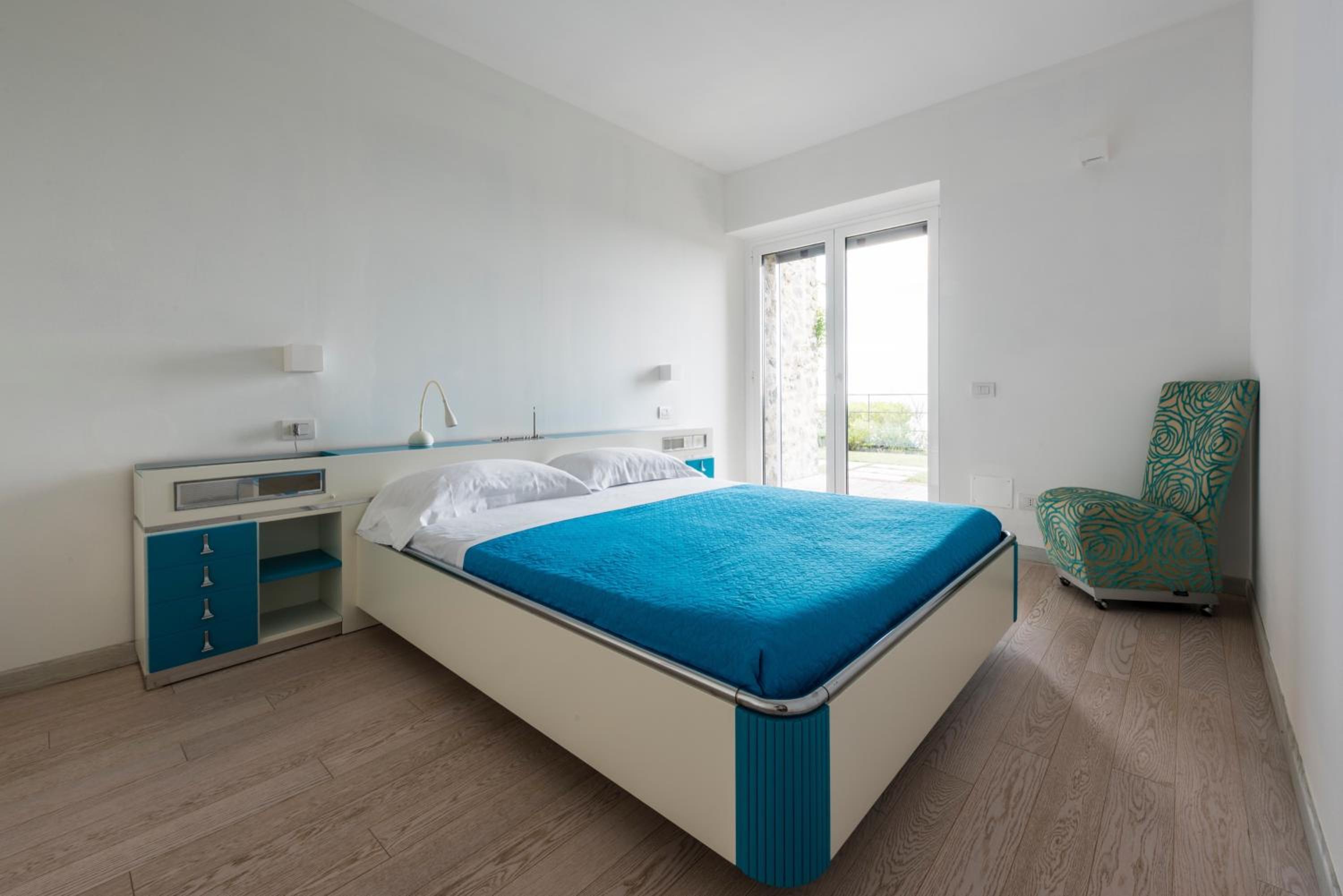 One-Bedroom Apartment with Private Garden and Sea View
