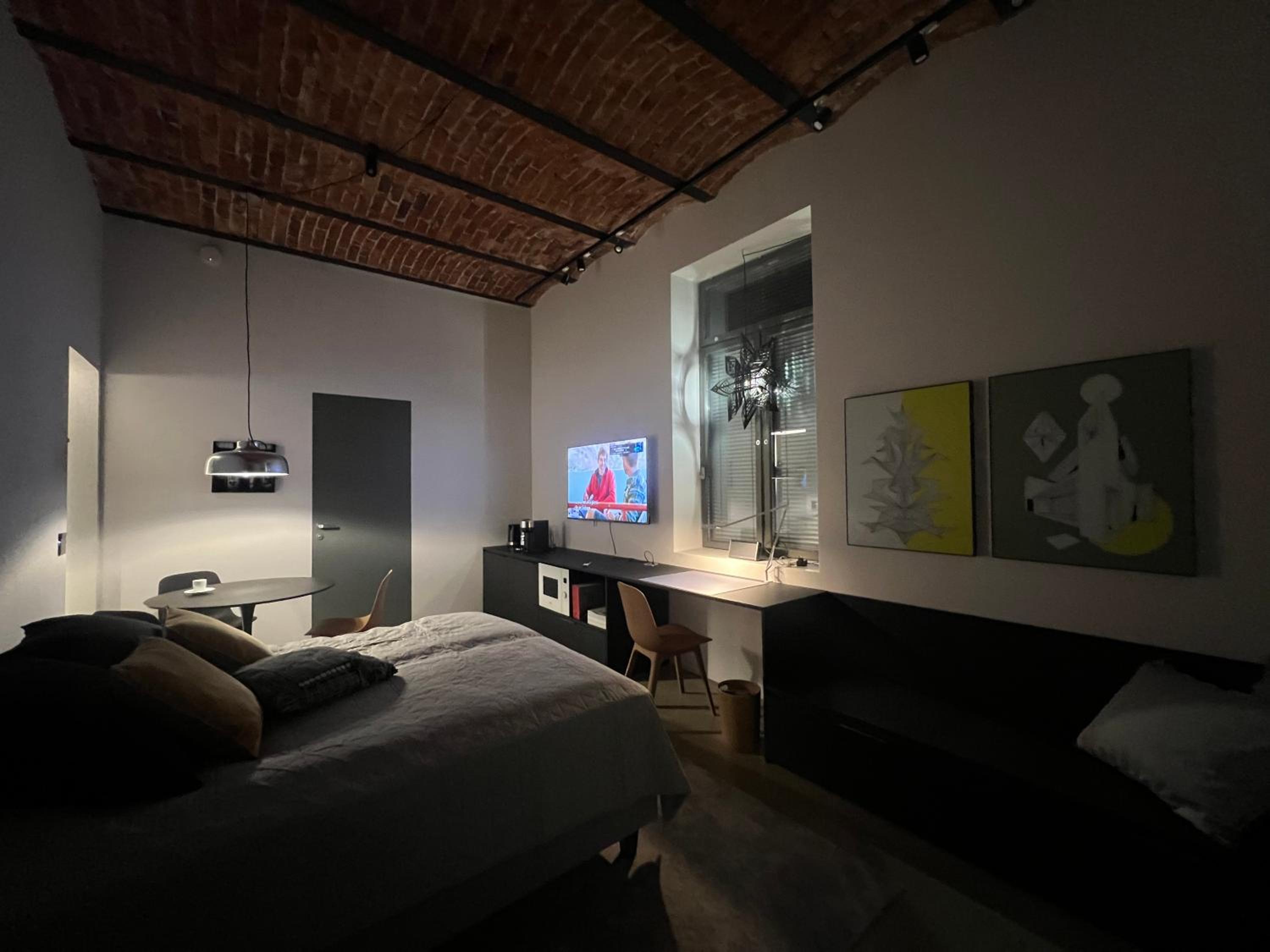 One-Bedroom Apartment - Photo 11