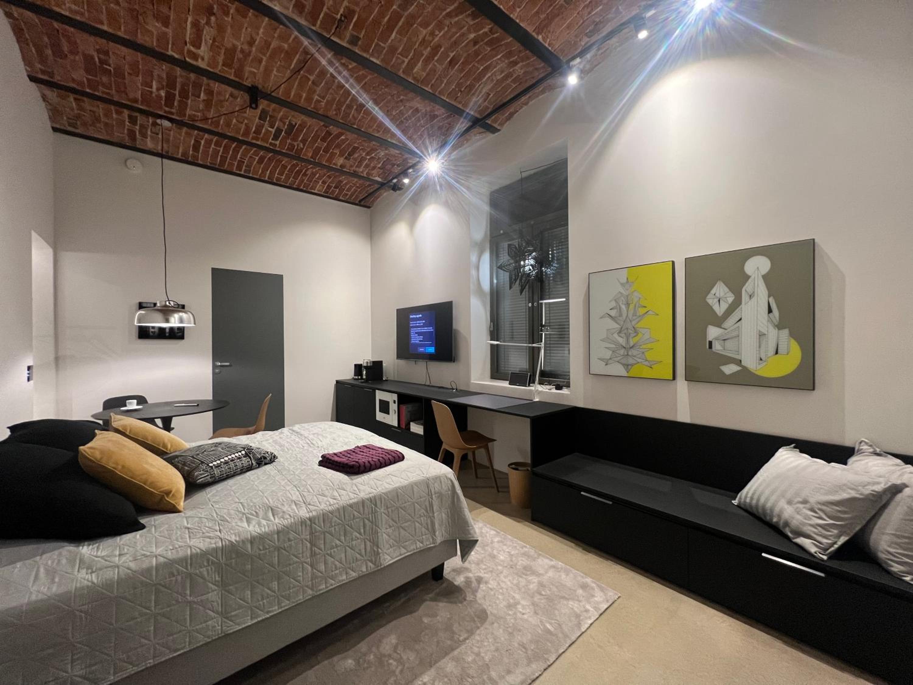 One-Bedroom Apartment - Photo 1