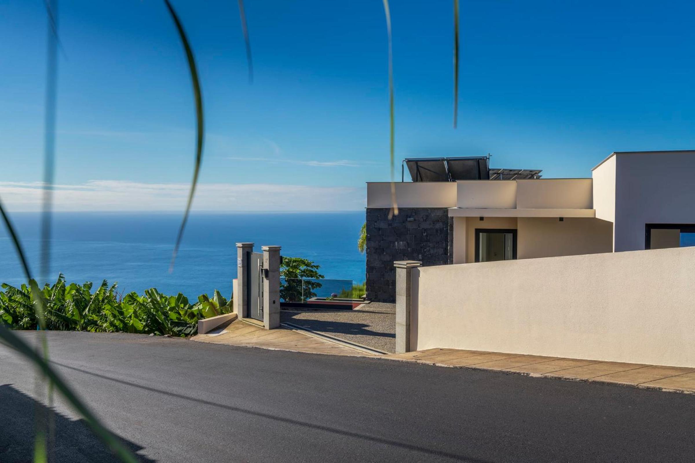 Villa photo 2