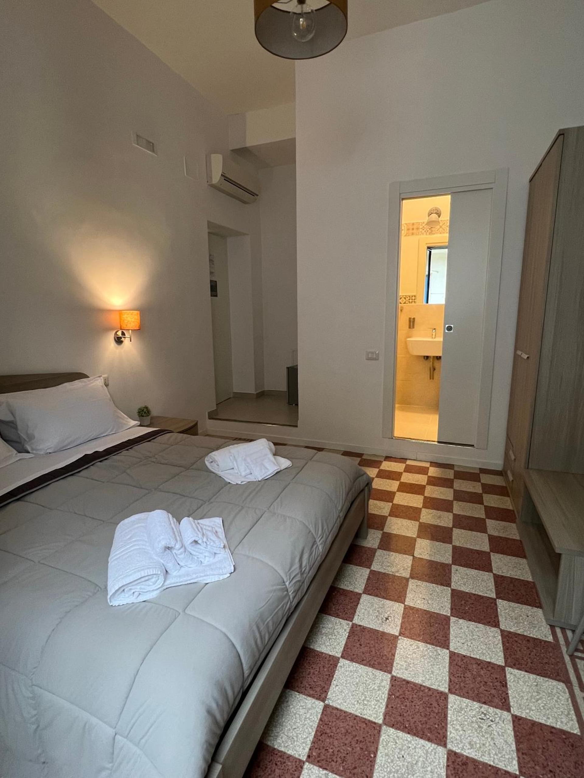 Twin Room with Shower - Photo 1