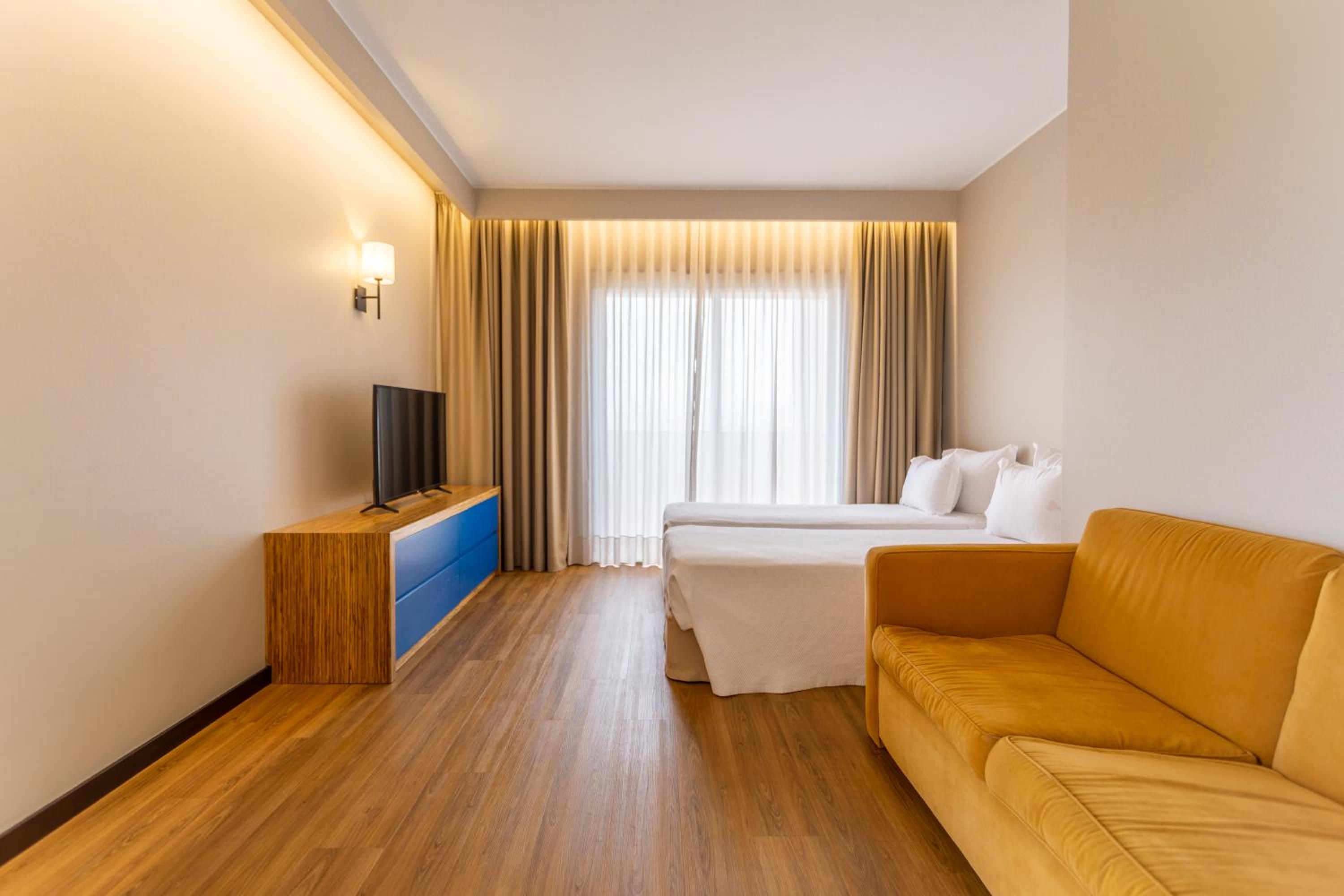 Family Superior Suite - Photo 4