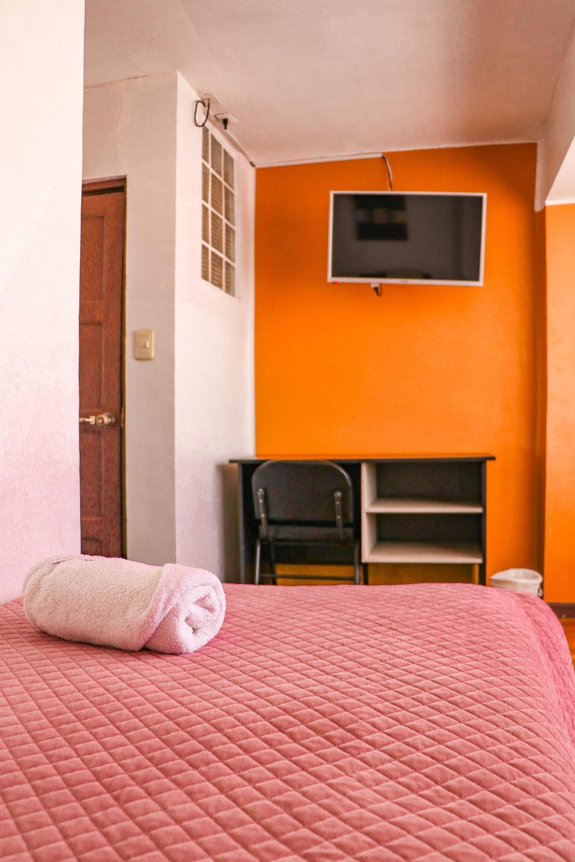 Single Room with Private Bathroom photo 3