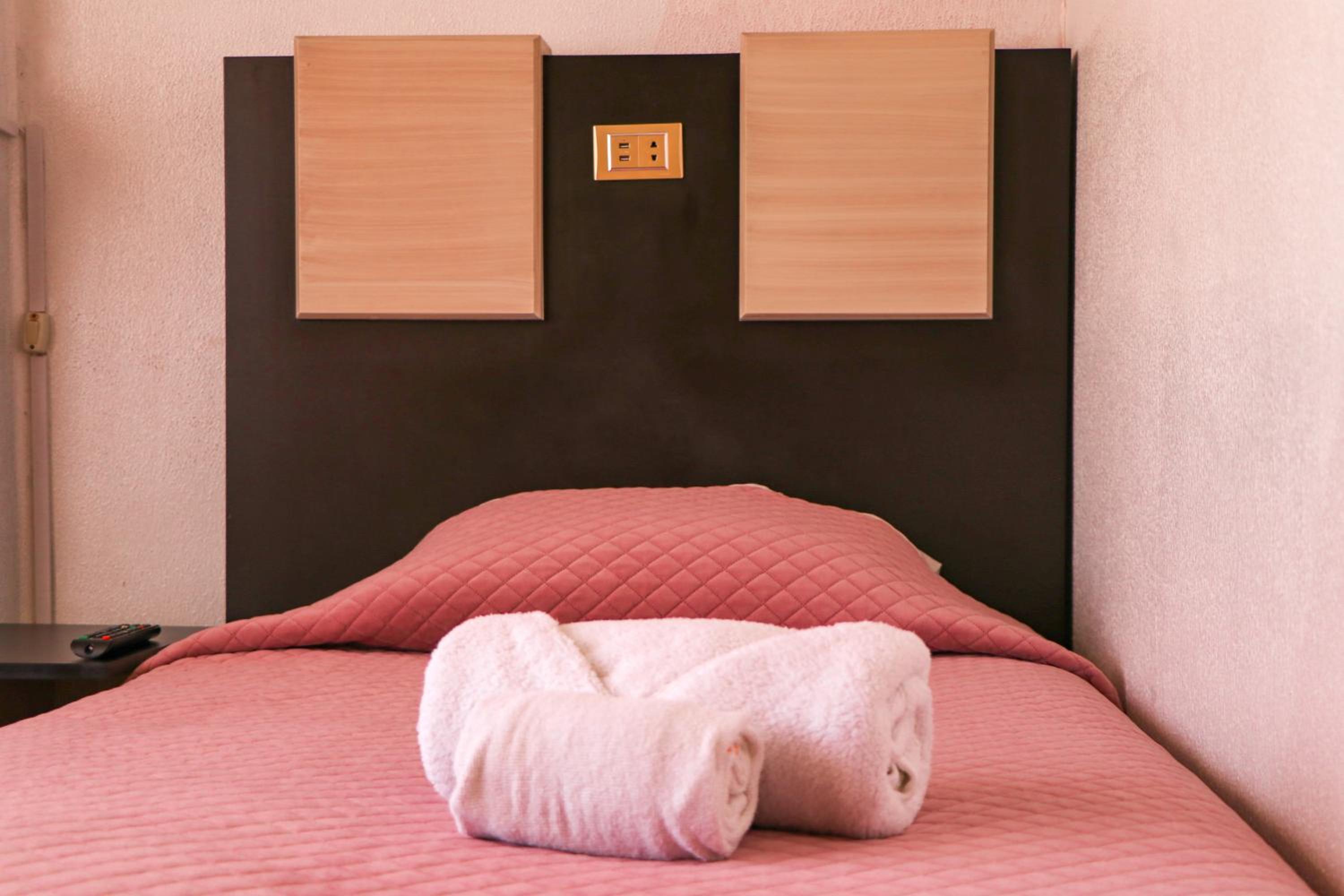 Single Room with Private Bathroom photo 1