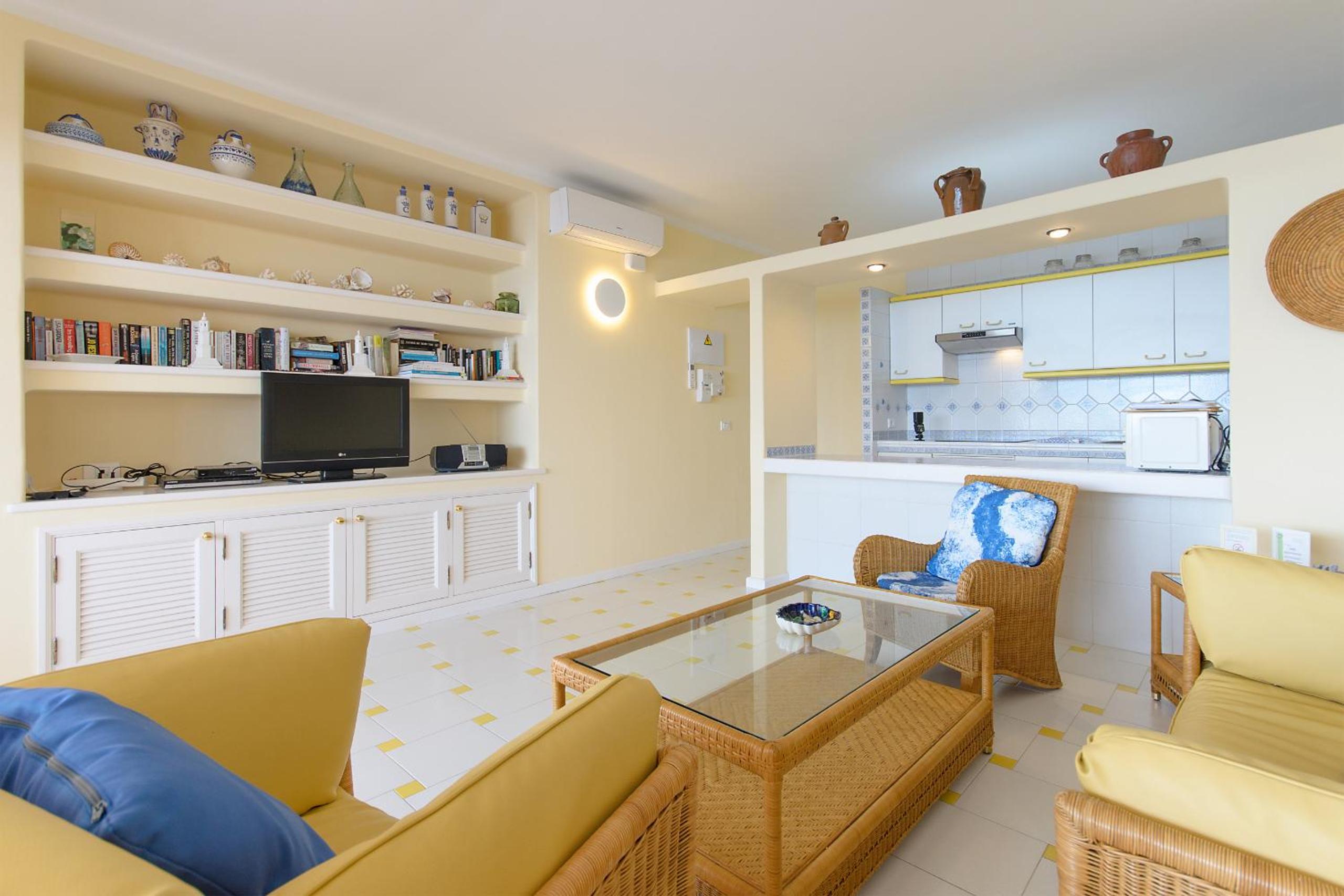 Apartamento de tres habitaciones con vista al mar