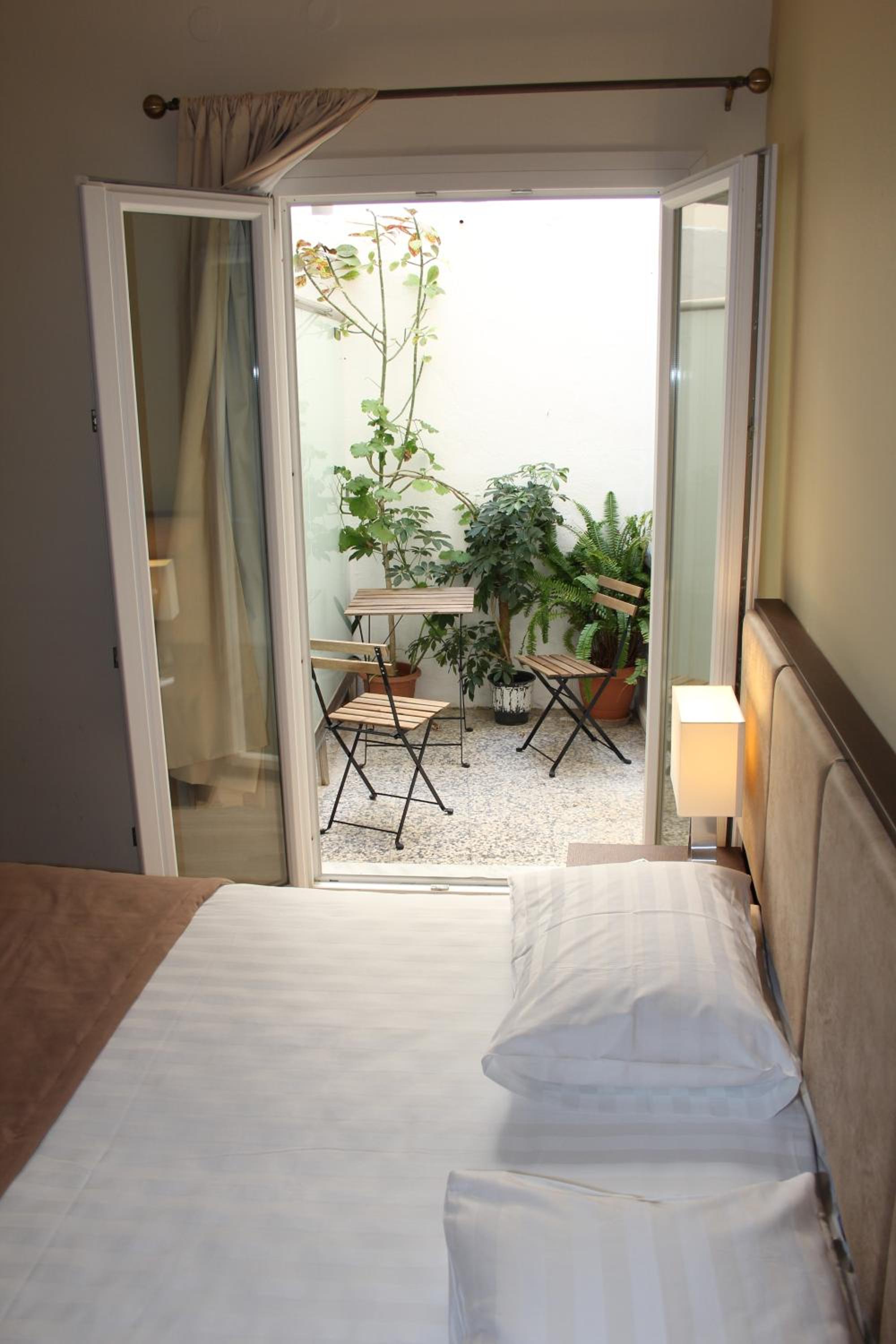 Standard Double or Twin Room - Photo 13