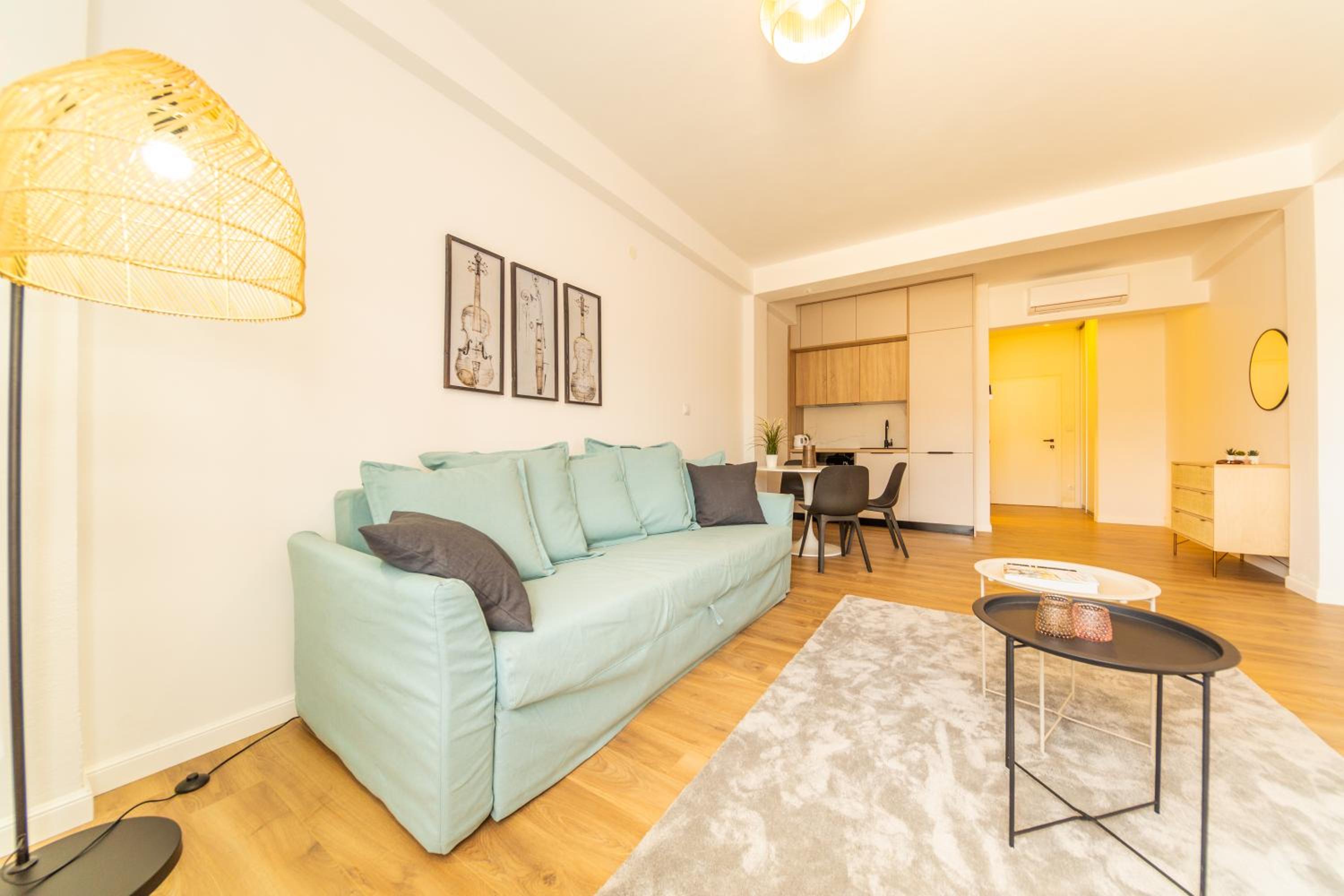 One-Bedroom Apartment photo 1