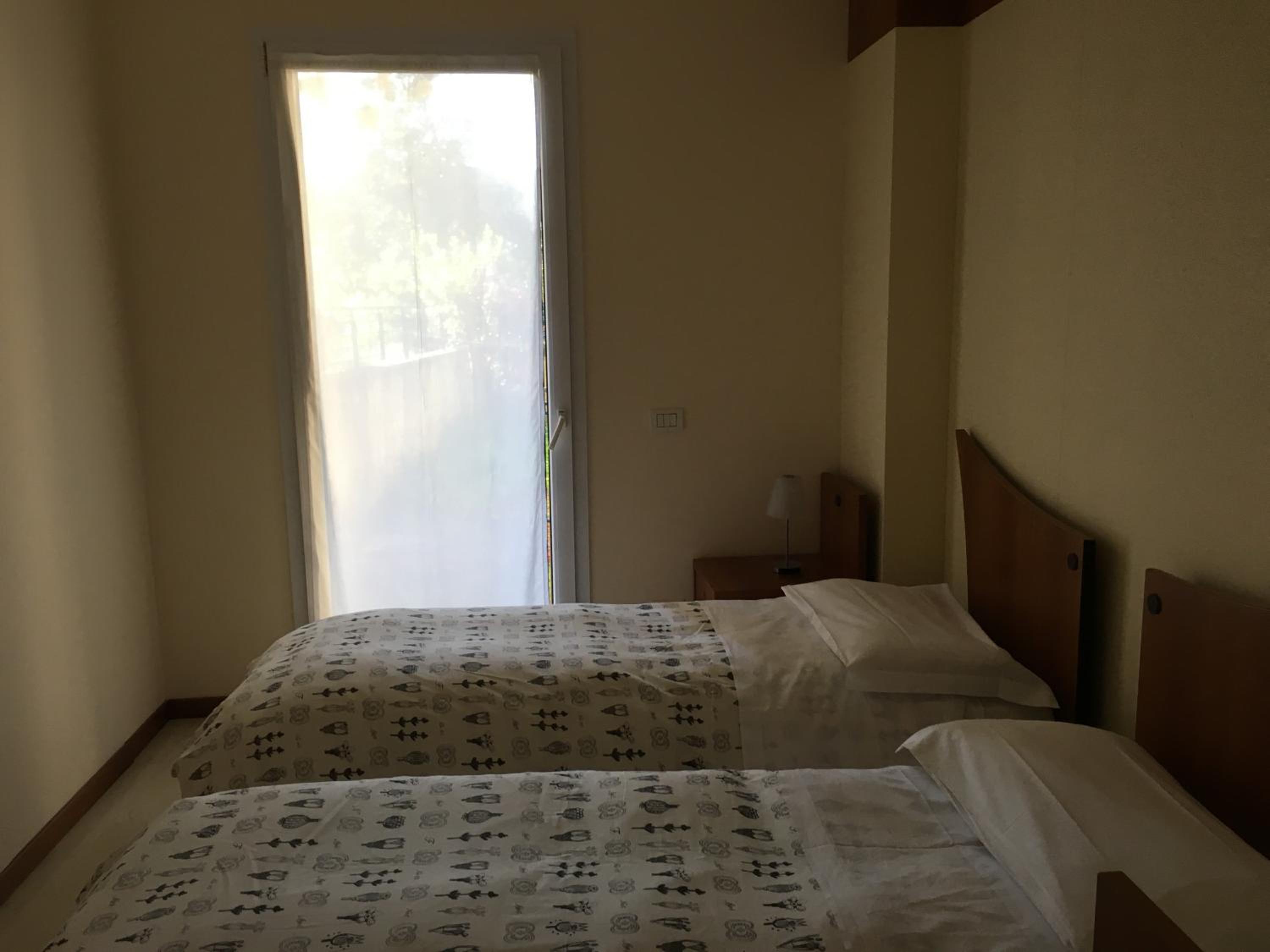 Twin Room with Private Bathroom photo 3