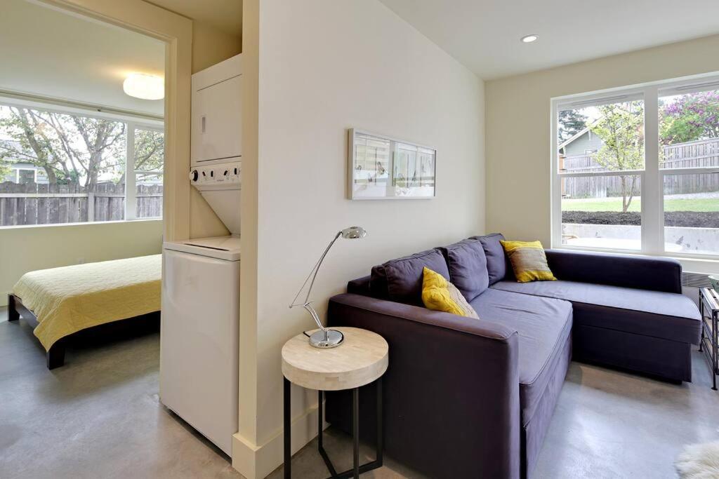 One-Bedroom Apartment photo 1