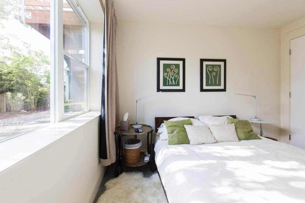 One-Bedroom Apartment photo 3