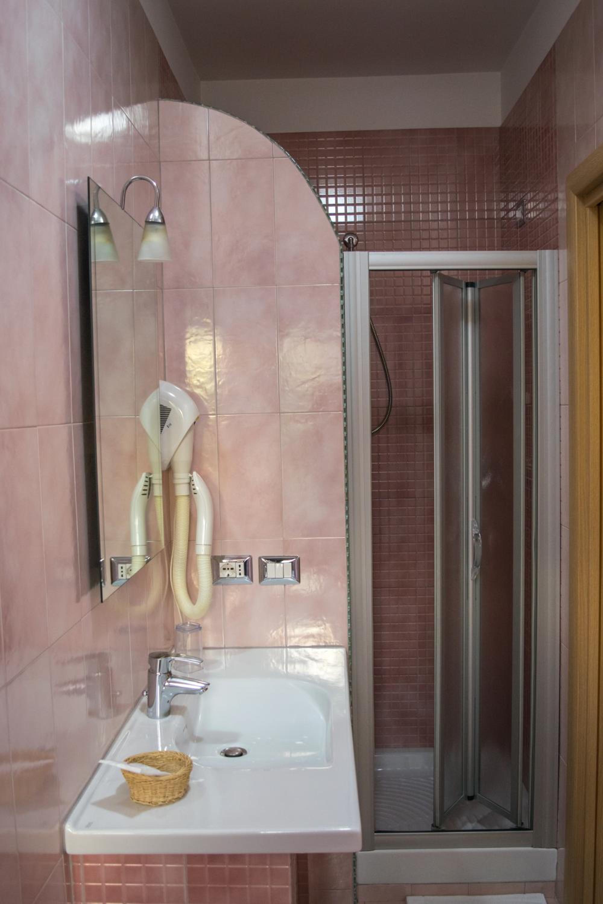 Double or Twin Room - Photo 2