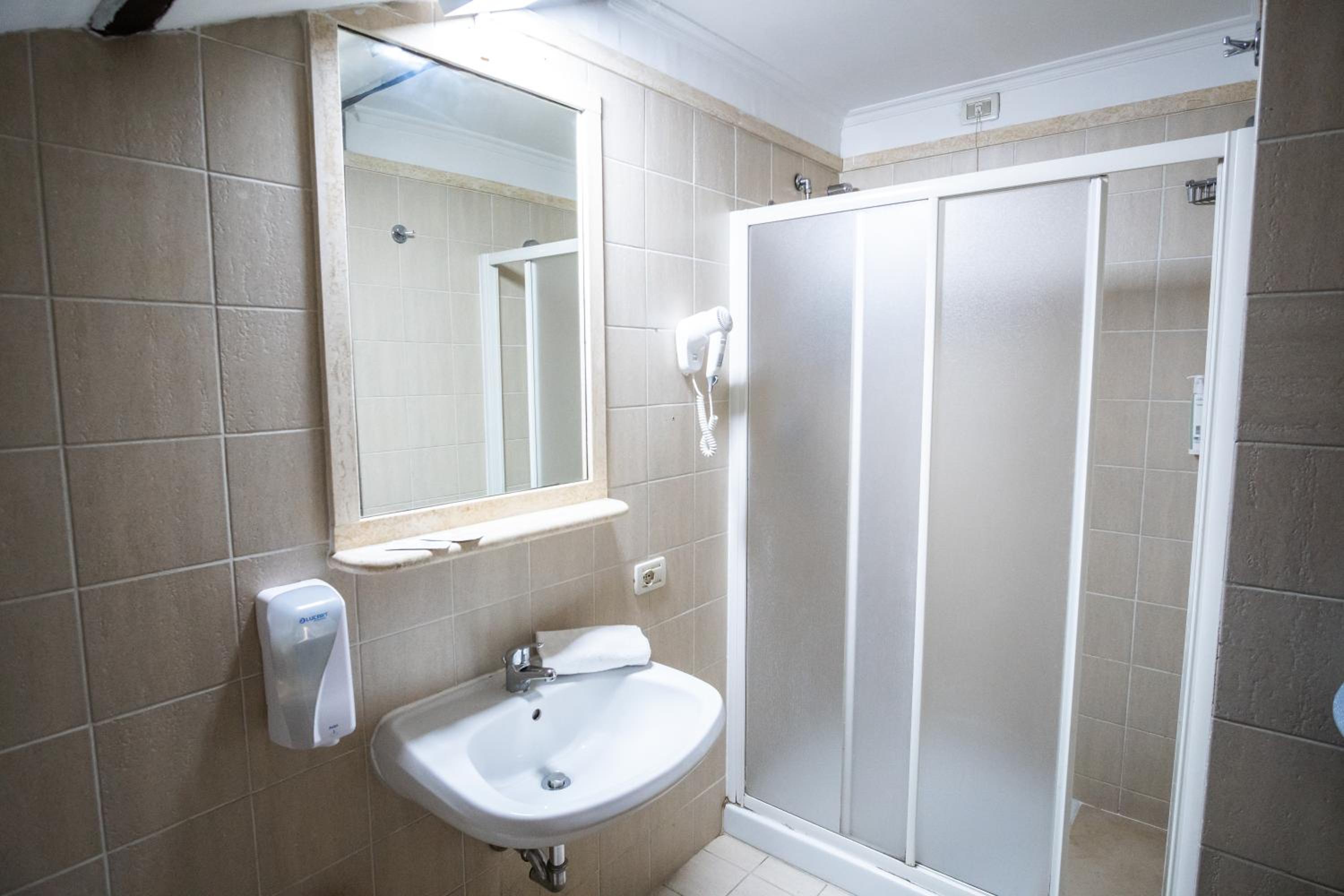 Large Double Room photo 3