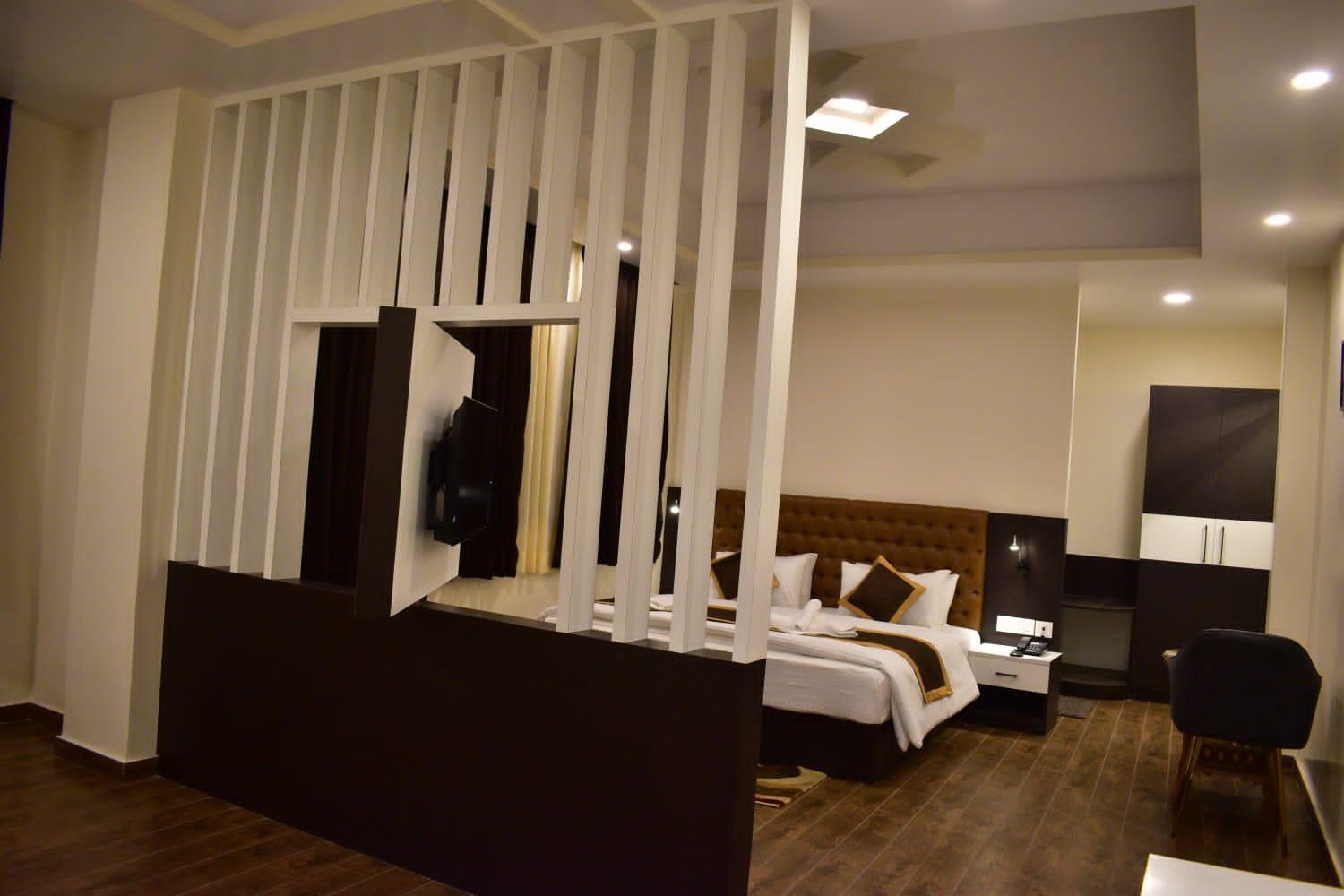 Suite with Mountain View - Photo 5